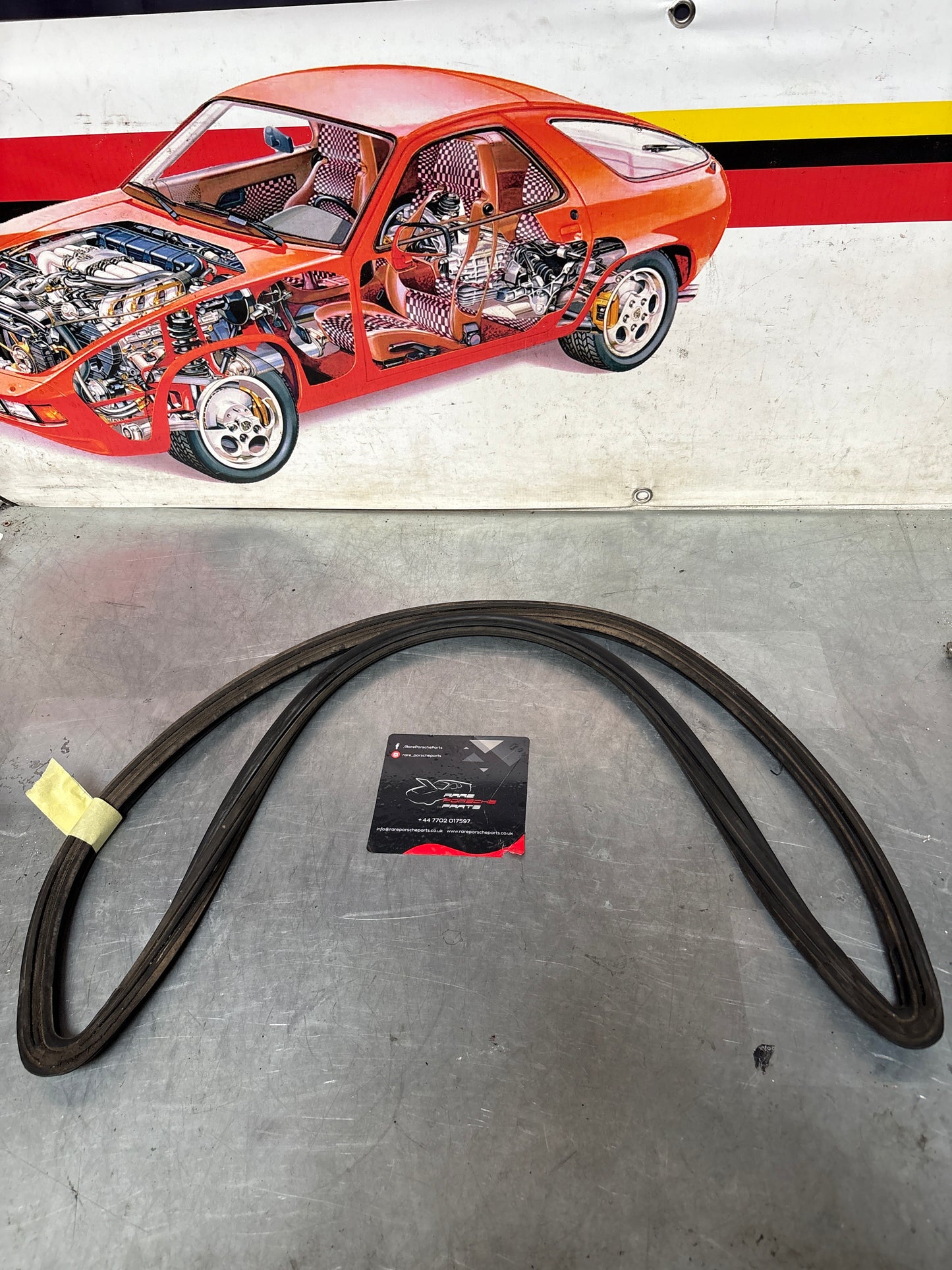 Porsche 928 left quarter glass rubber seal, 92854303704 used