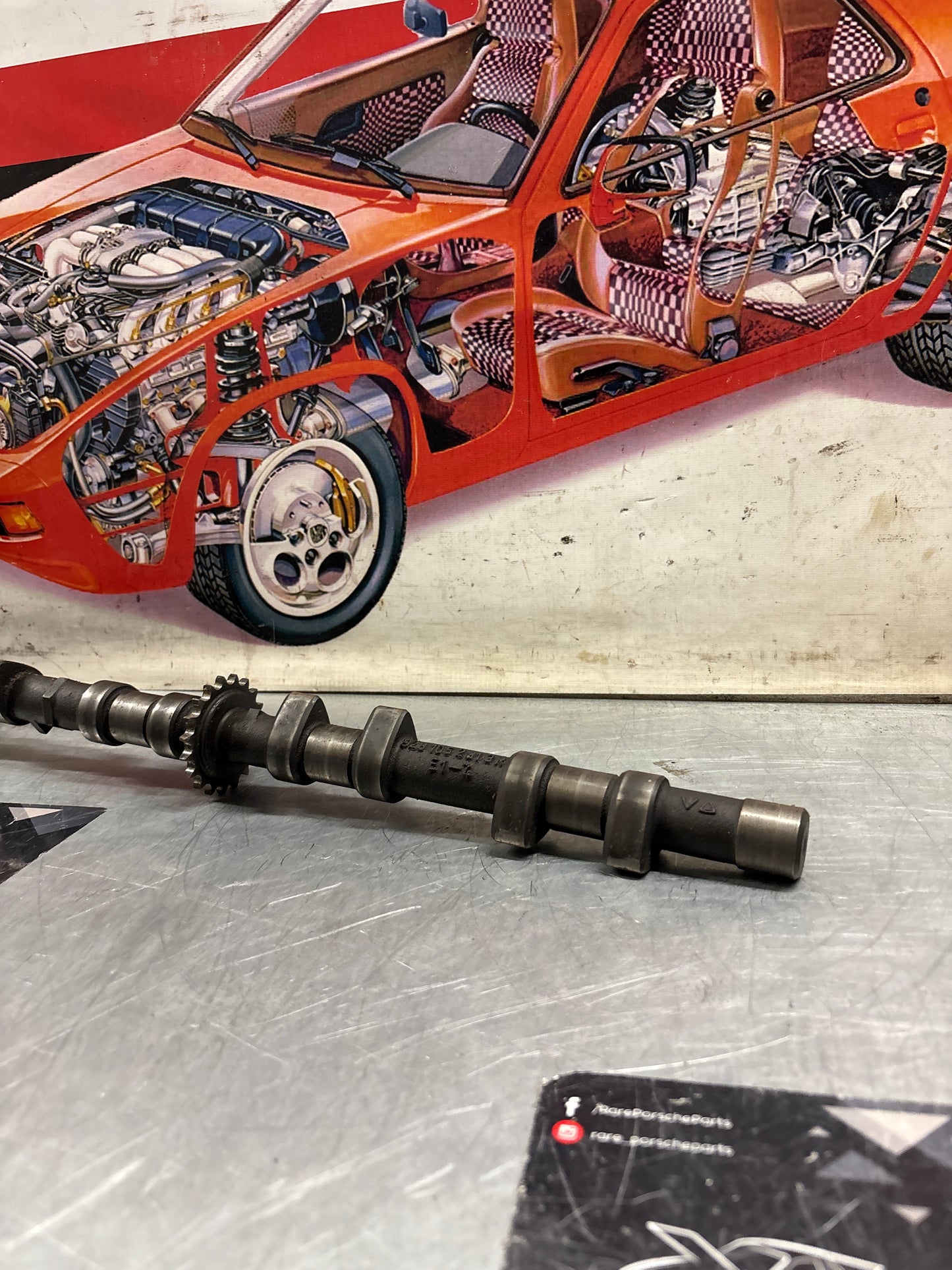 Porsche 928 S3 M28.45/46 engine Camshaft, intake side, cylinder 1-4, used 9281052913R / 92810529108