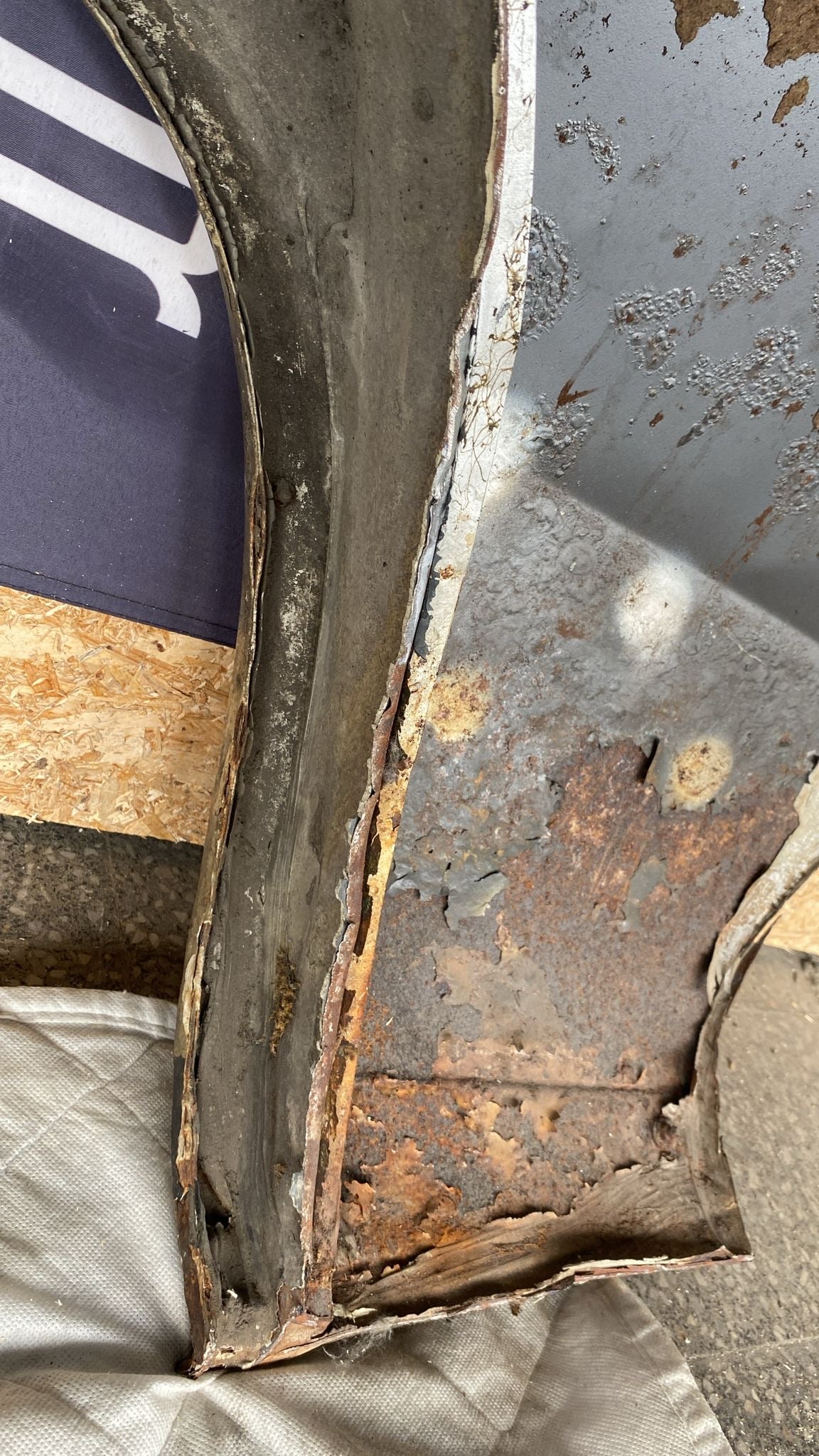 Porsche 924 Right sill / fender section, 477809602B cut