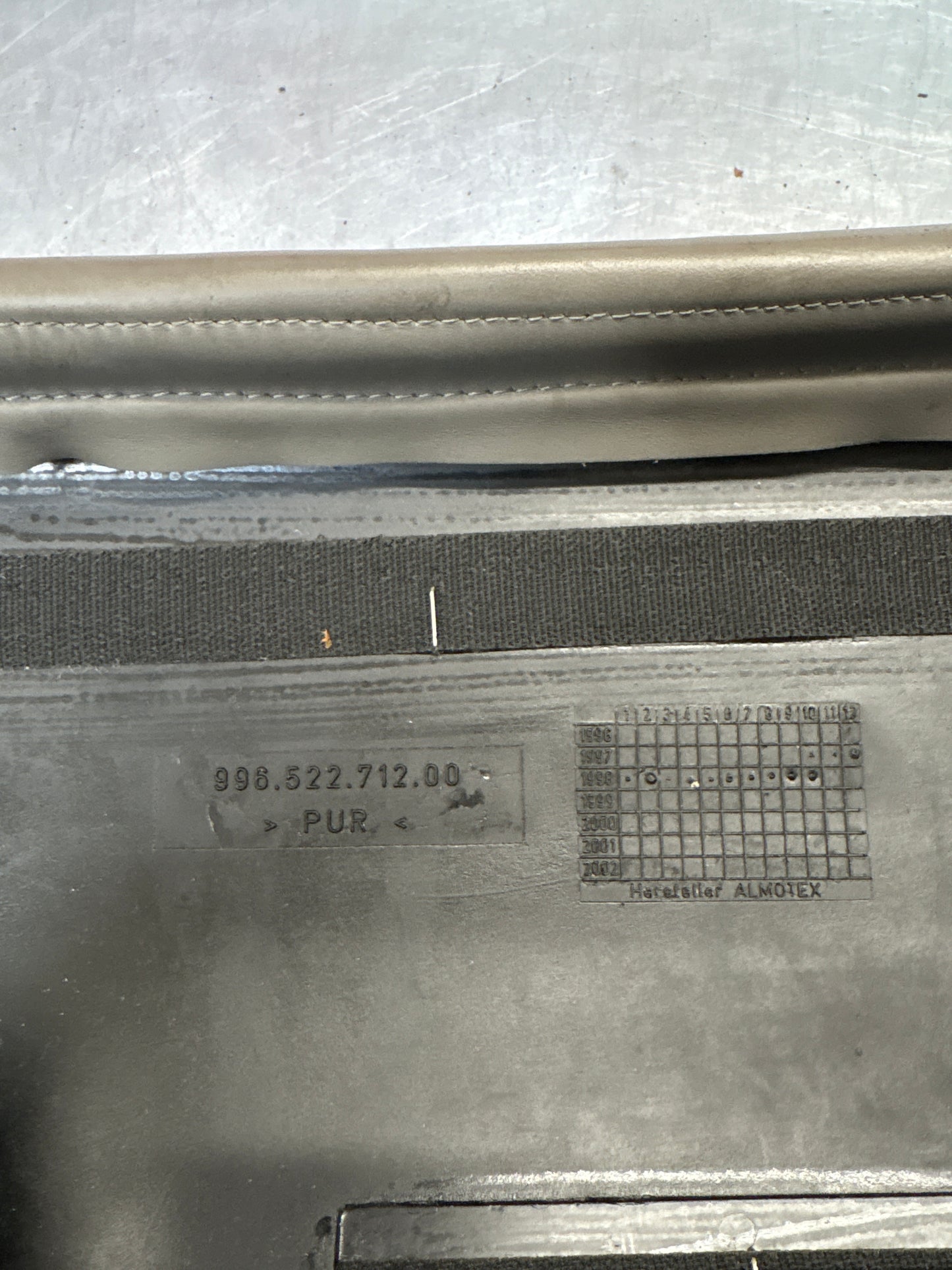 Porsche 911 996 rear right seat, grey, used 99652271200