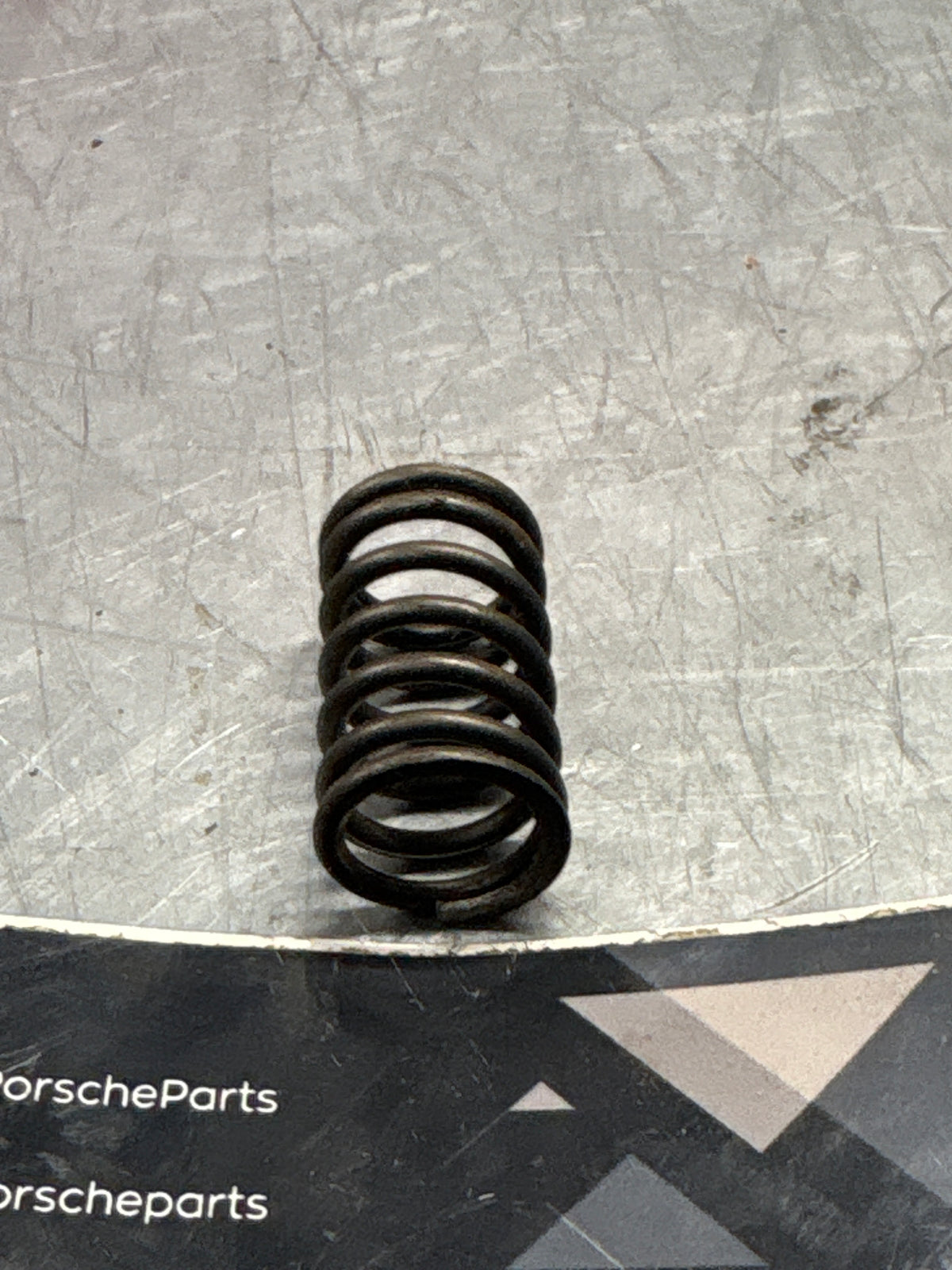 Porsche 944 S2 / 968 inner valve spring, used 94410590703
