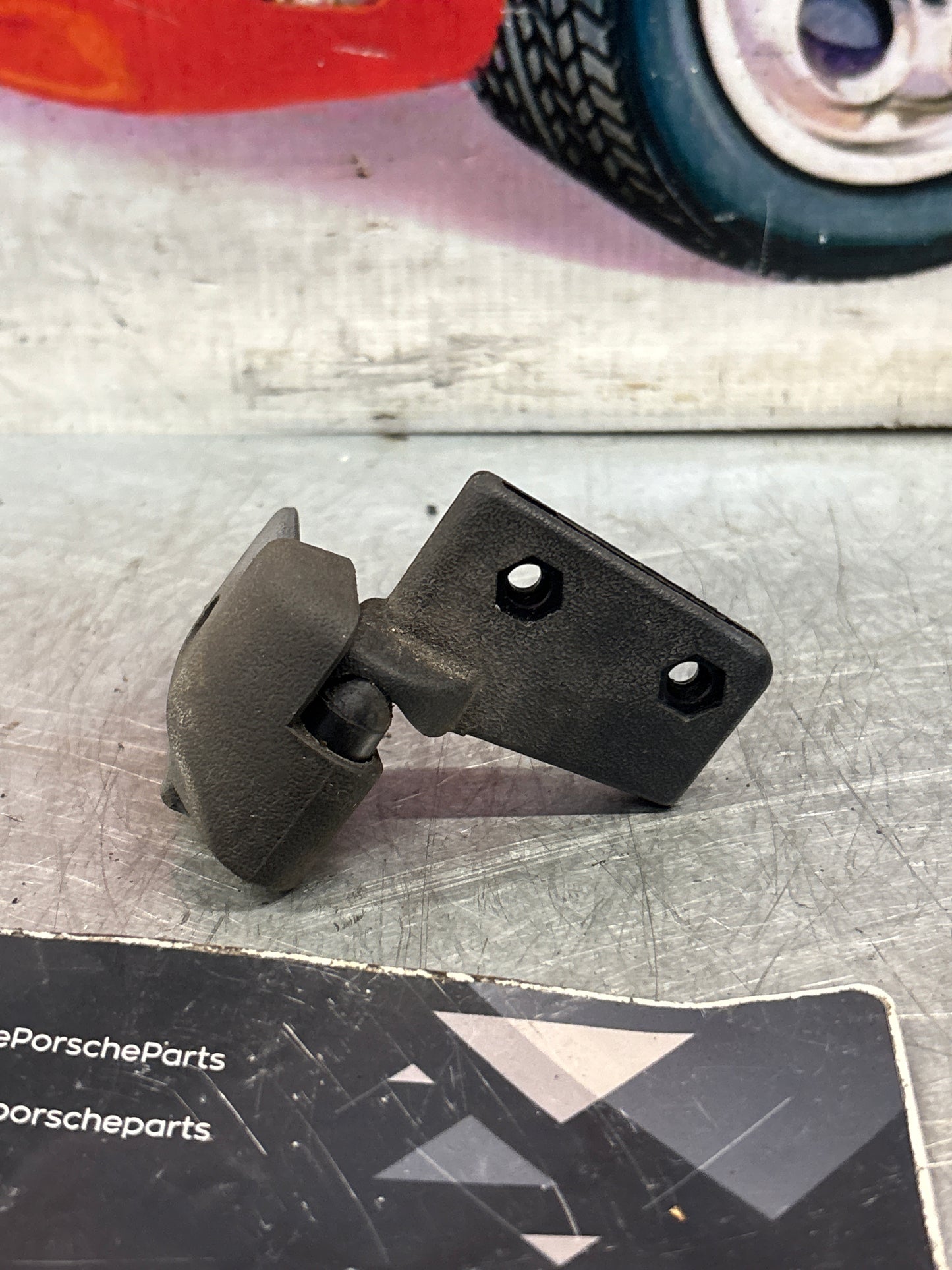 Porsche 924 / 944 / 968 sunroof wind deflector right hinge 477871682 / 477871636A used