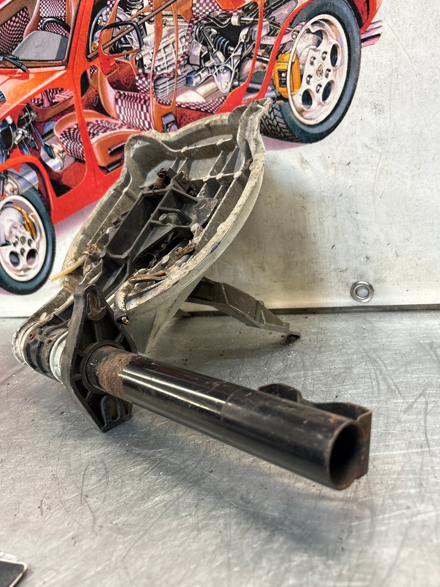 Porsche 928 right headlight swivel frame 92875024902 92875024302 used