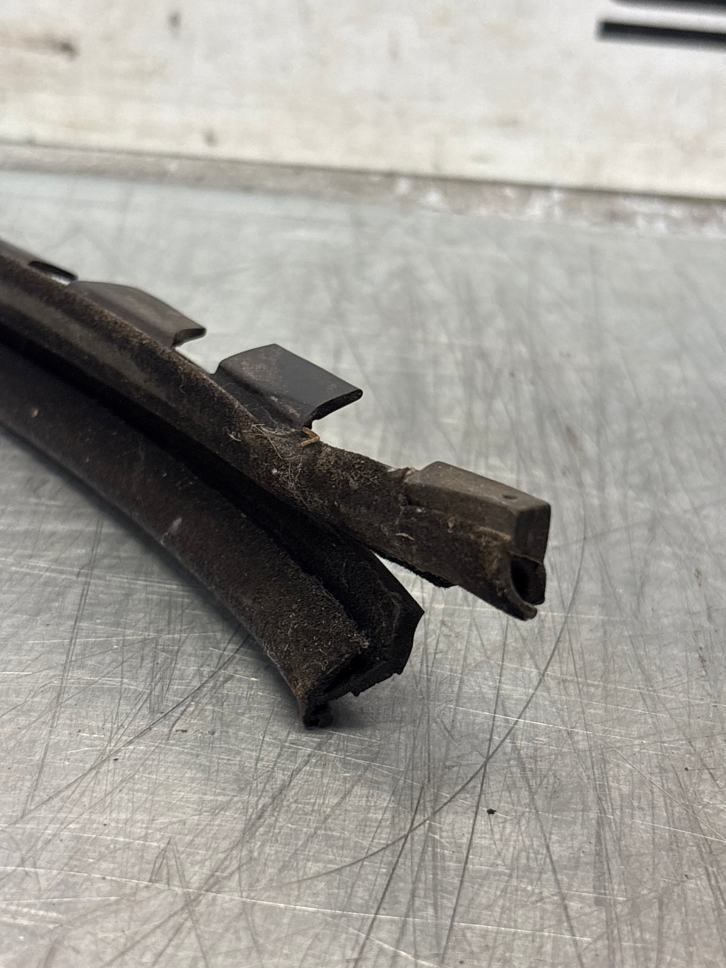 Porsche 928 right door channel seal, for spares or repair 92853732403