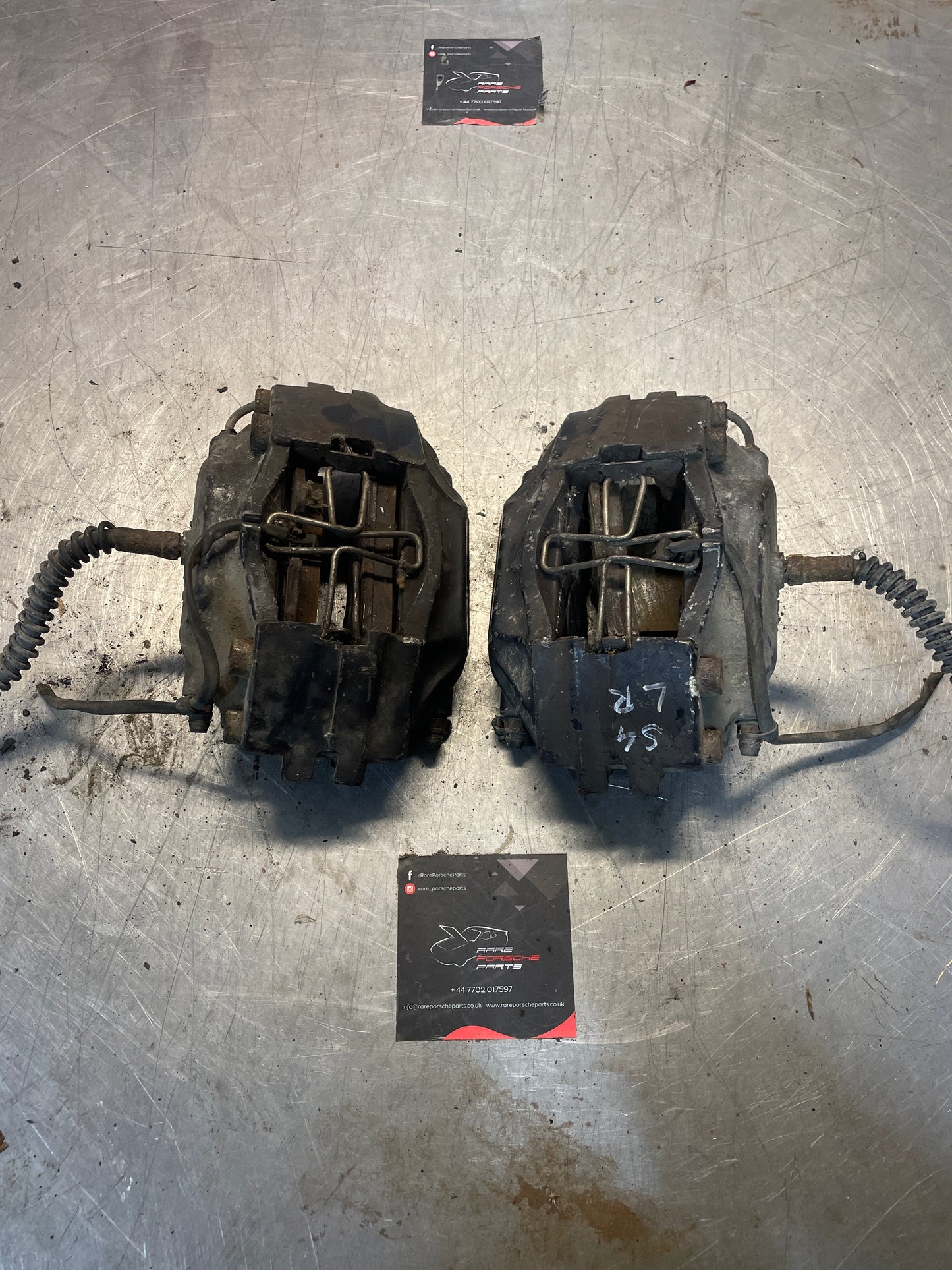 Porsche 928 S4 Pair of rear brake calipers, used