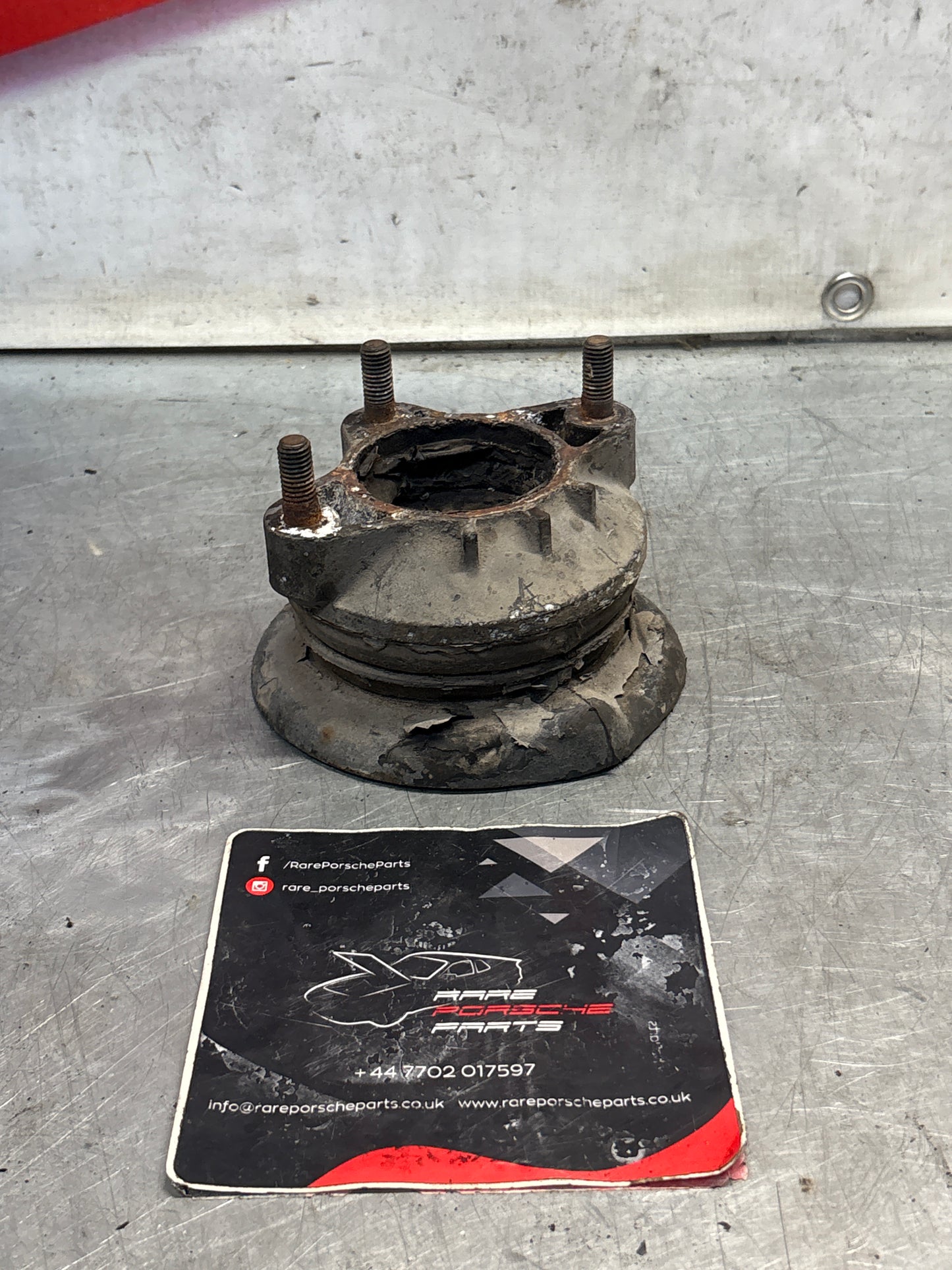 Porsche 928 Spring plate mount, used 92834304707