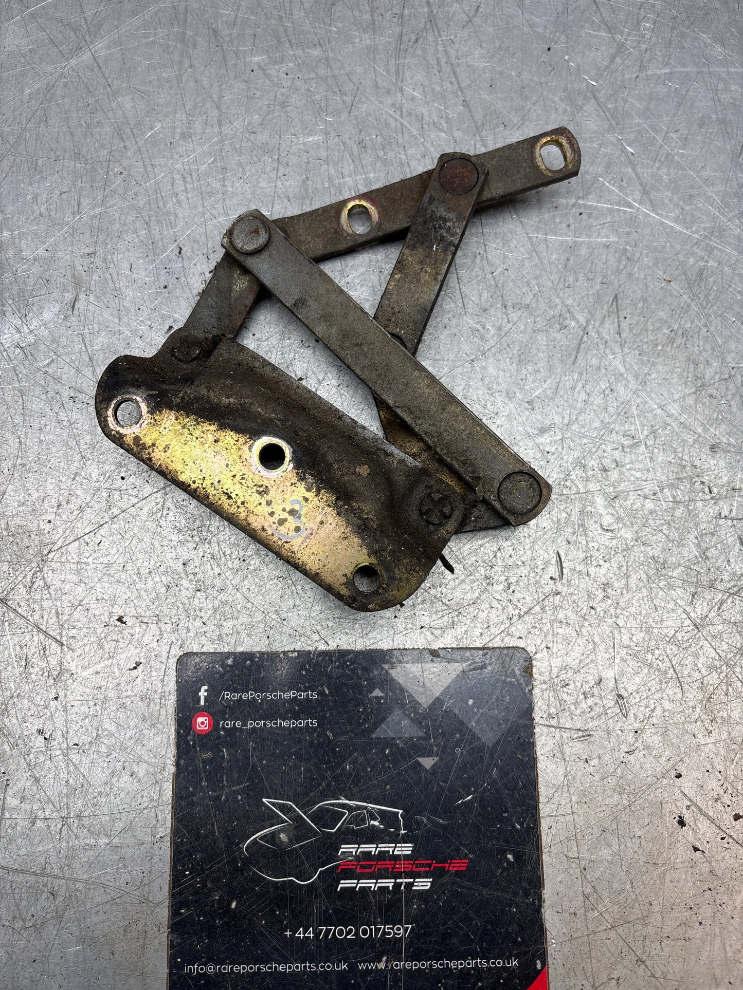 Porsche 928 Right hand side bonnet hinge, used 92851104204 feels a bit loose