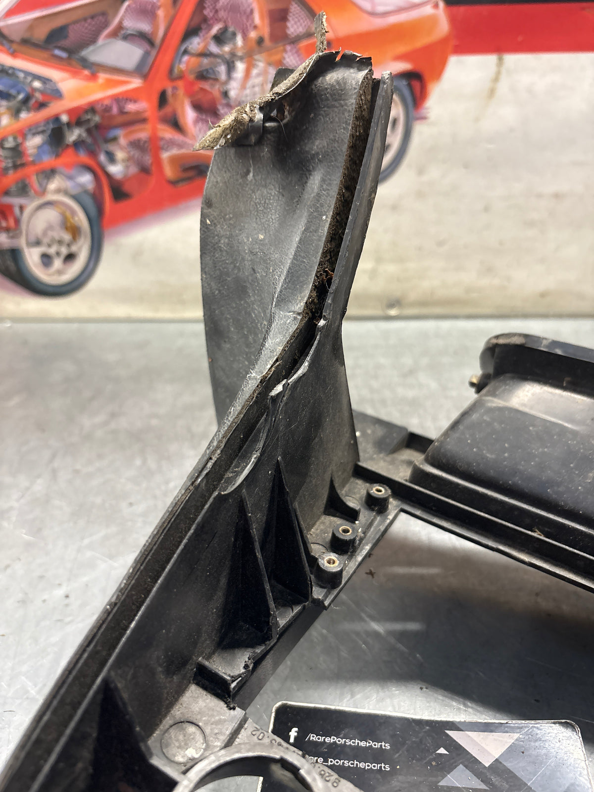 Porsche 928 -1980 Center console, used 92855206306 black