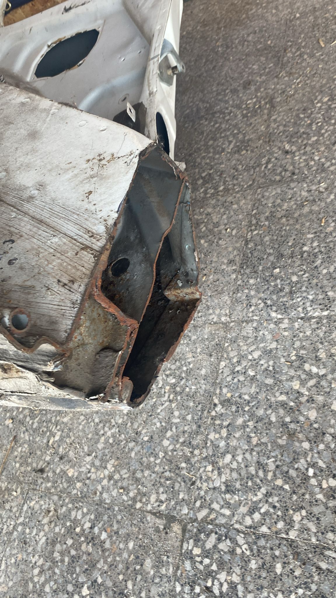 Porsche 944 left side cut, rear fender 94450390303,