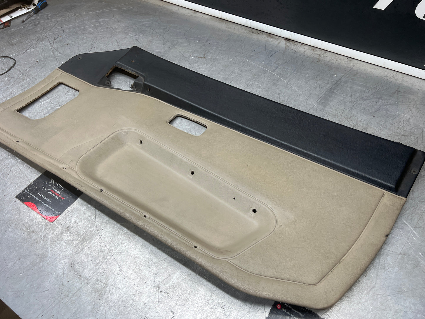 Porsche 944 right door card black / cream for late cars from 85.5 944555018