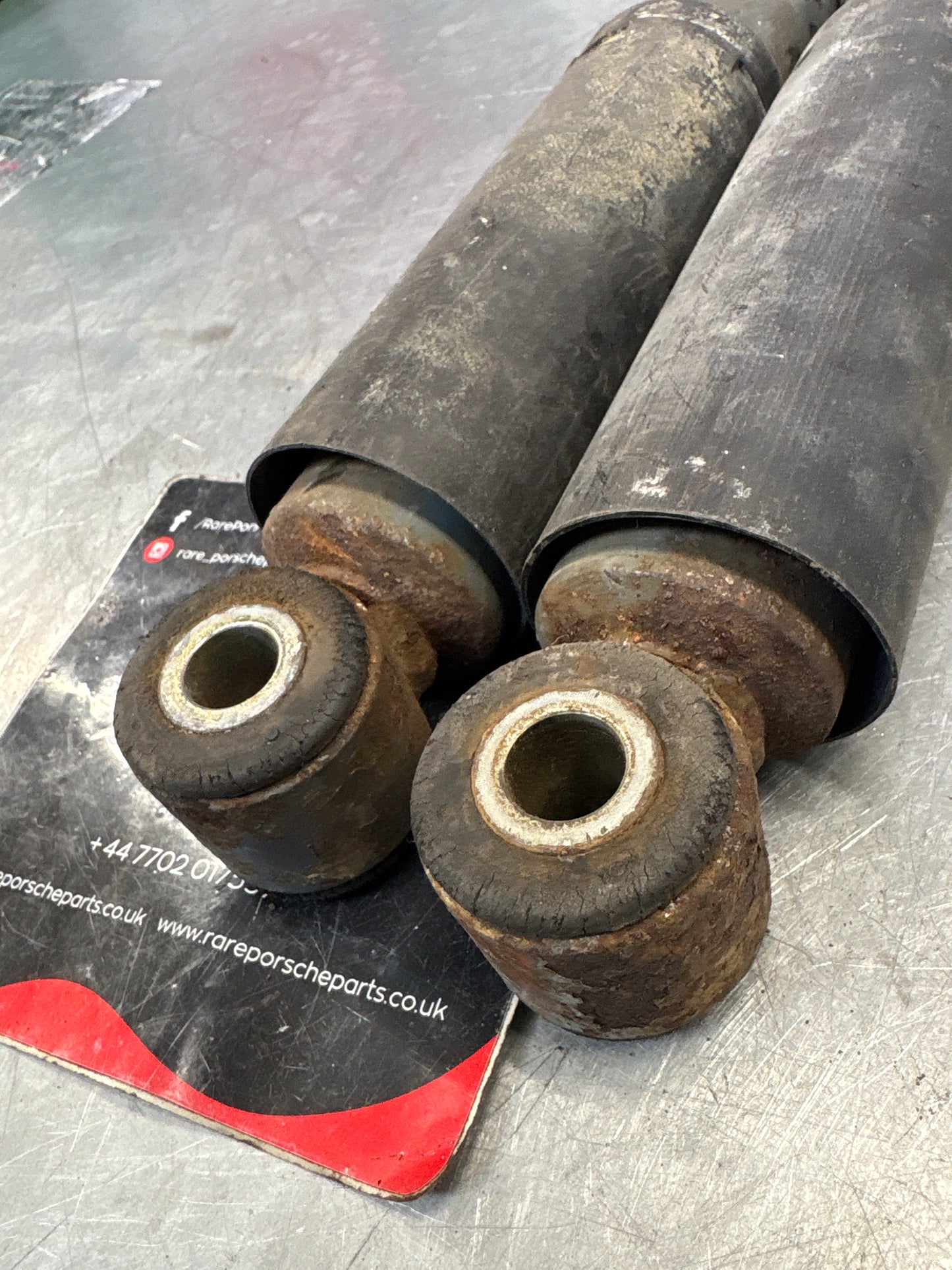 Porsche 944 86- pair of rear suspension shock absorbers, used 95133303209