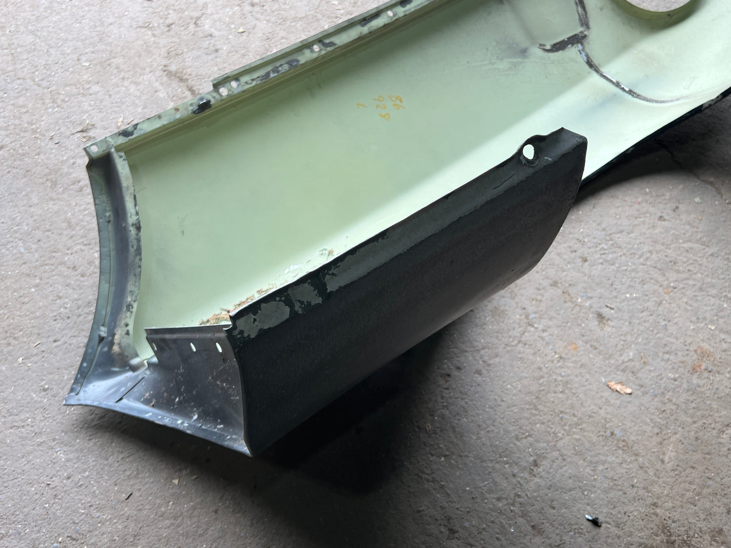 Porsche 928 -87 front left wing, 92850301103 used