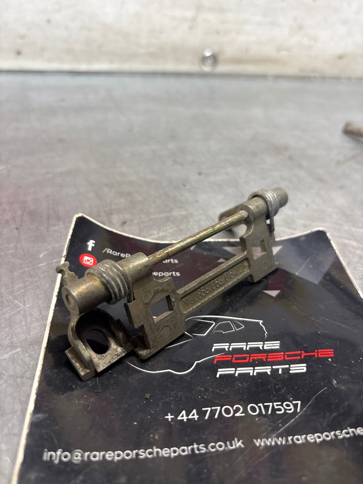 Porsche 928 left door handle assembly 92853706302 Used