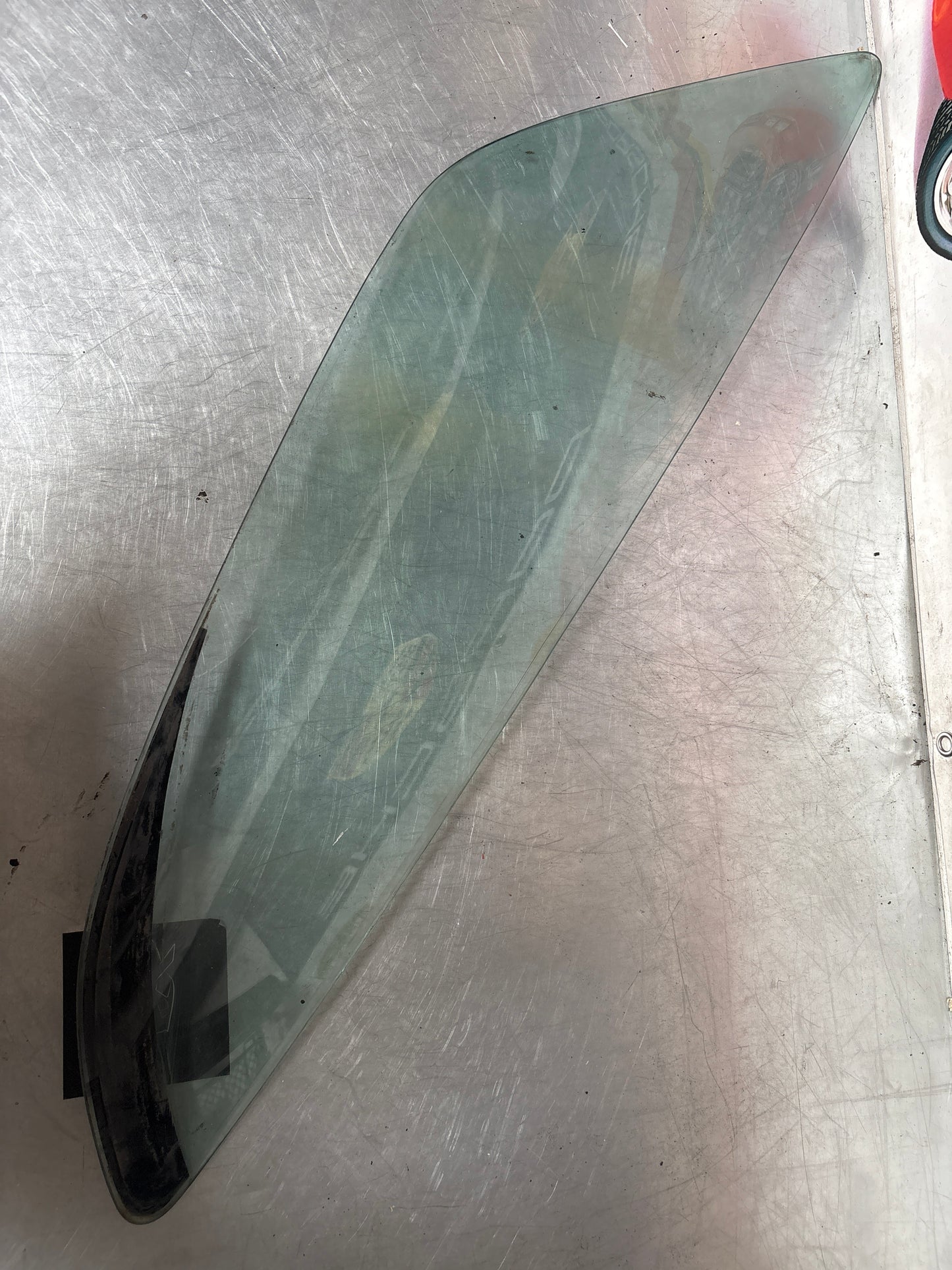 Porsche 928 S rear quarter side glass, left, green 92854310508 used