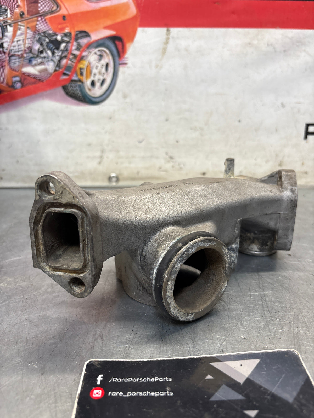 Porsche 928 thermostat housing, for spares or repair 9281061616R