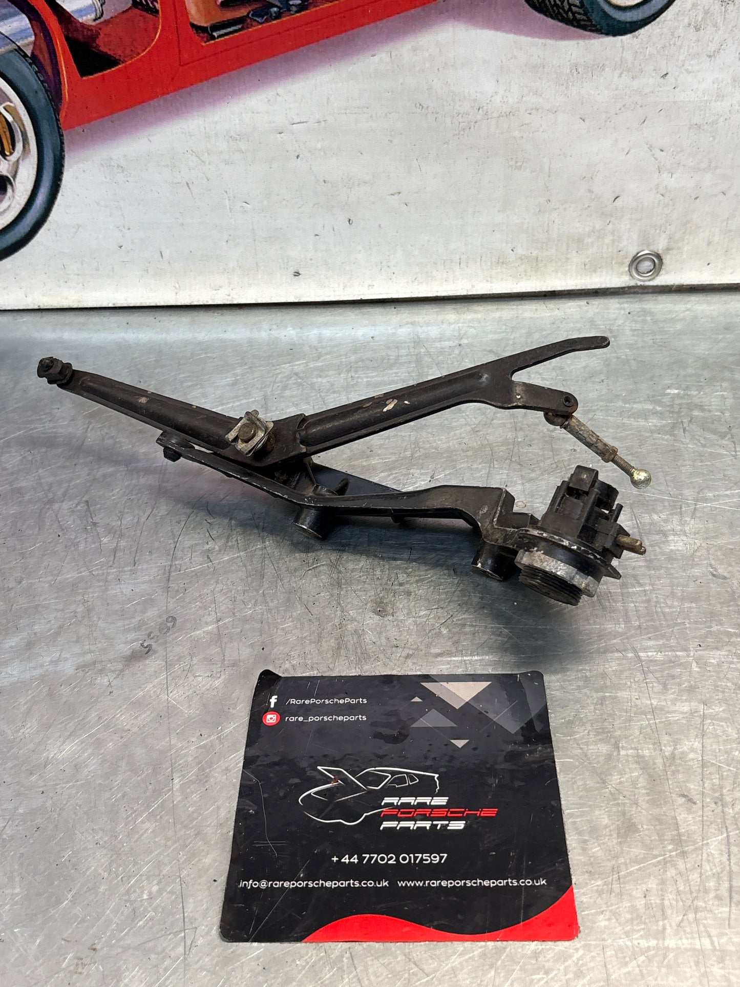 Porsche 928 accelerator Pedal Bearing Bracket, Used 92842312902