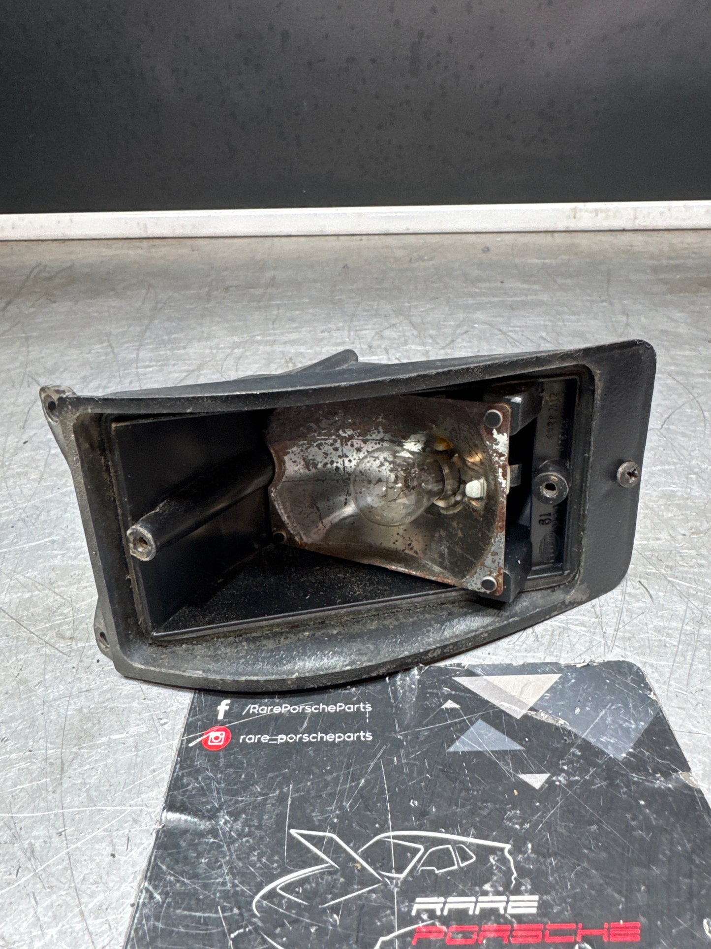 Porsche 924 O/S LH Front indicator unit, no lens. Spares or repairs 477953065A