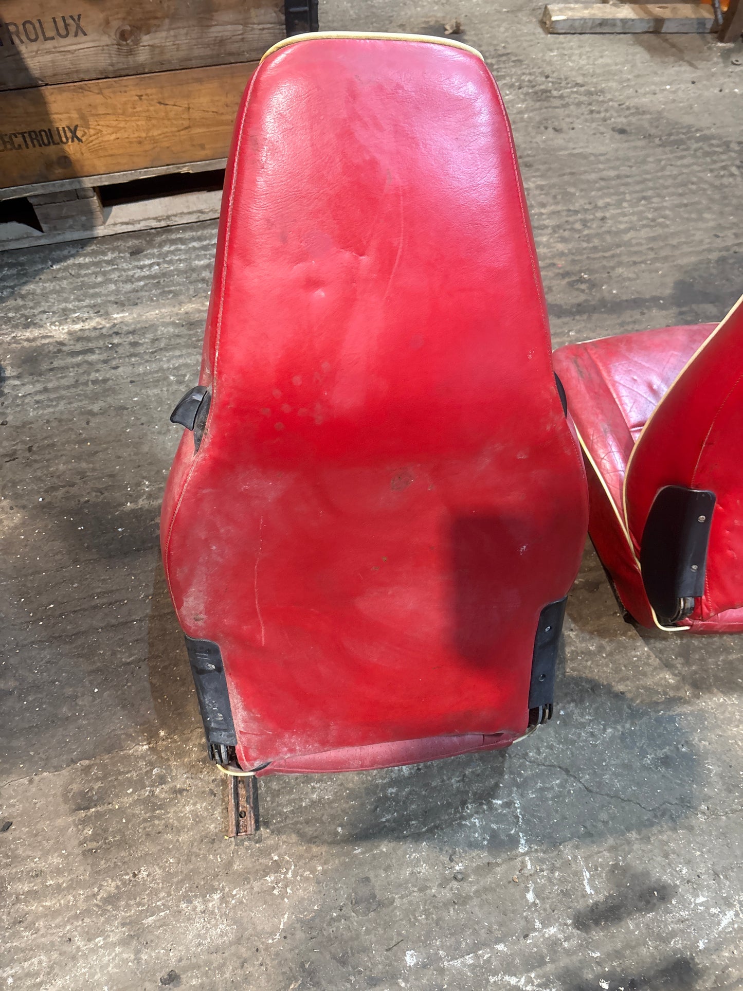 Porsche 944 Red Electric Front seats For Refurb, not tested!!