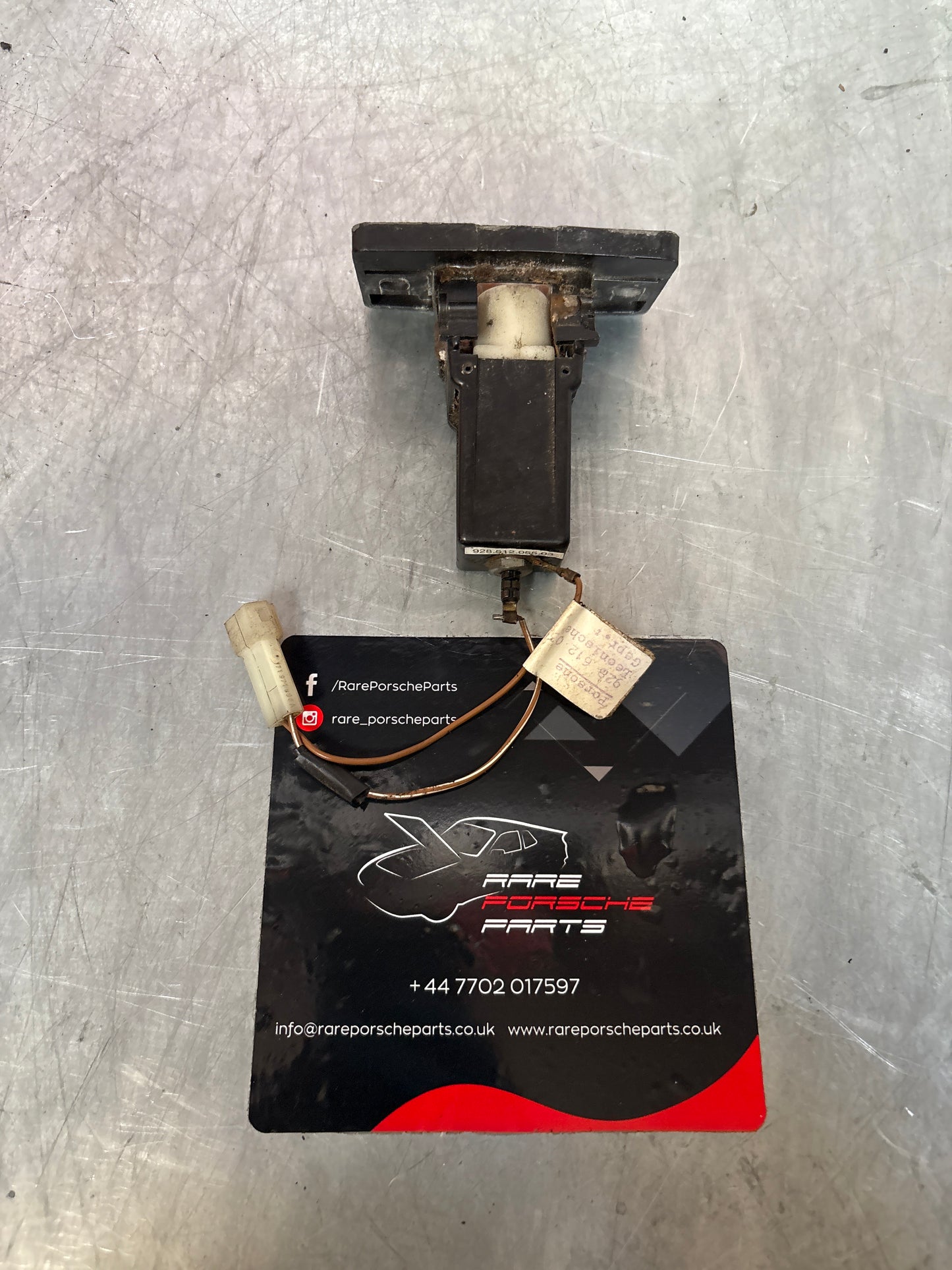 Porsche 928 rear boot lock receiver, 92851205503