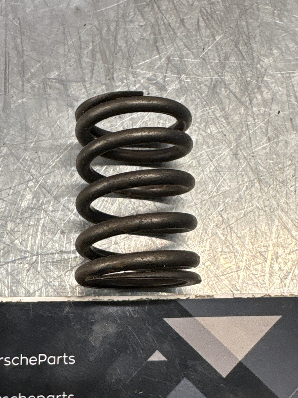 Porsche 944 S2 / 968 outer valve spring, used 94410590703