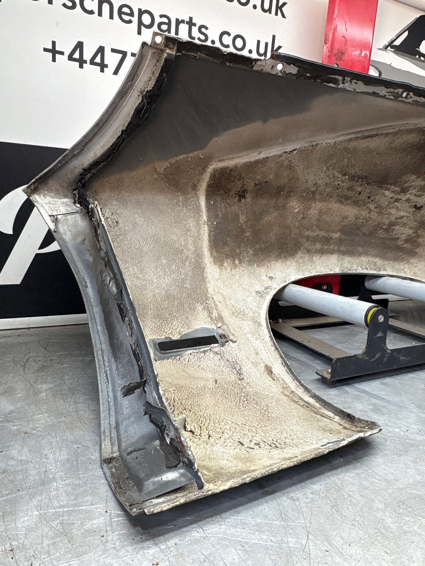 Porsche 928 -87 front left wing, 92850301103 used