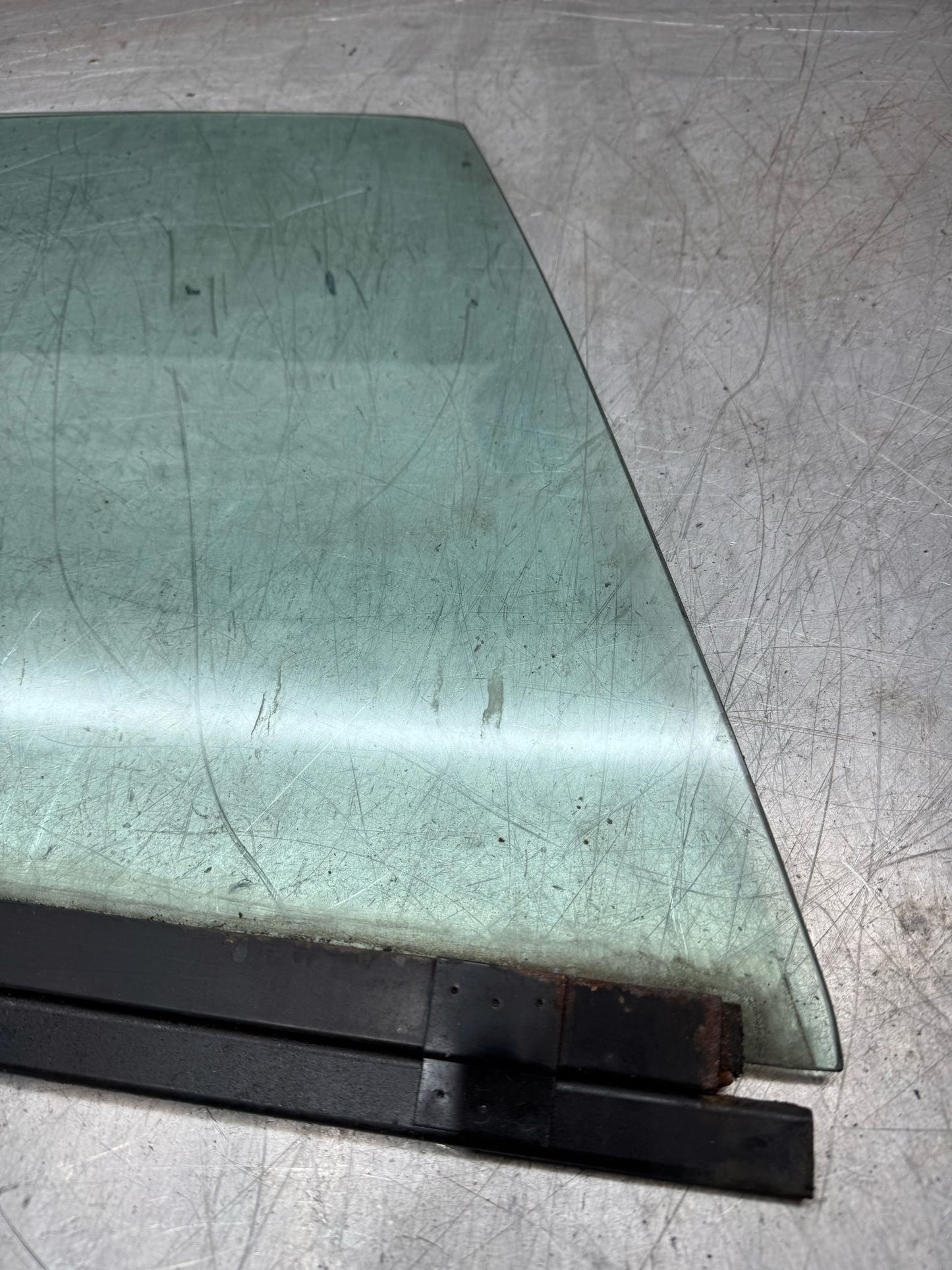 Porsche 944 S2 Cabriolet/ Convertible front door glass right side 94154290410 used