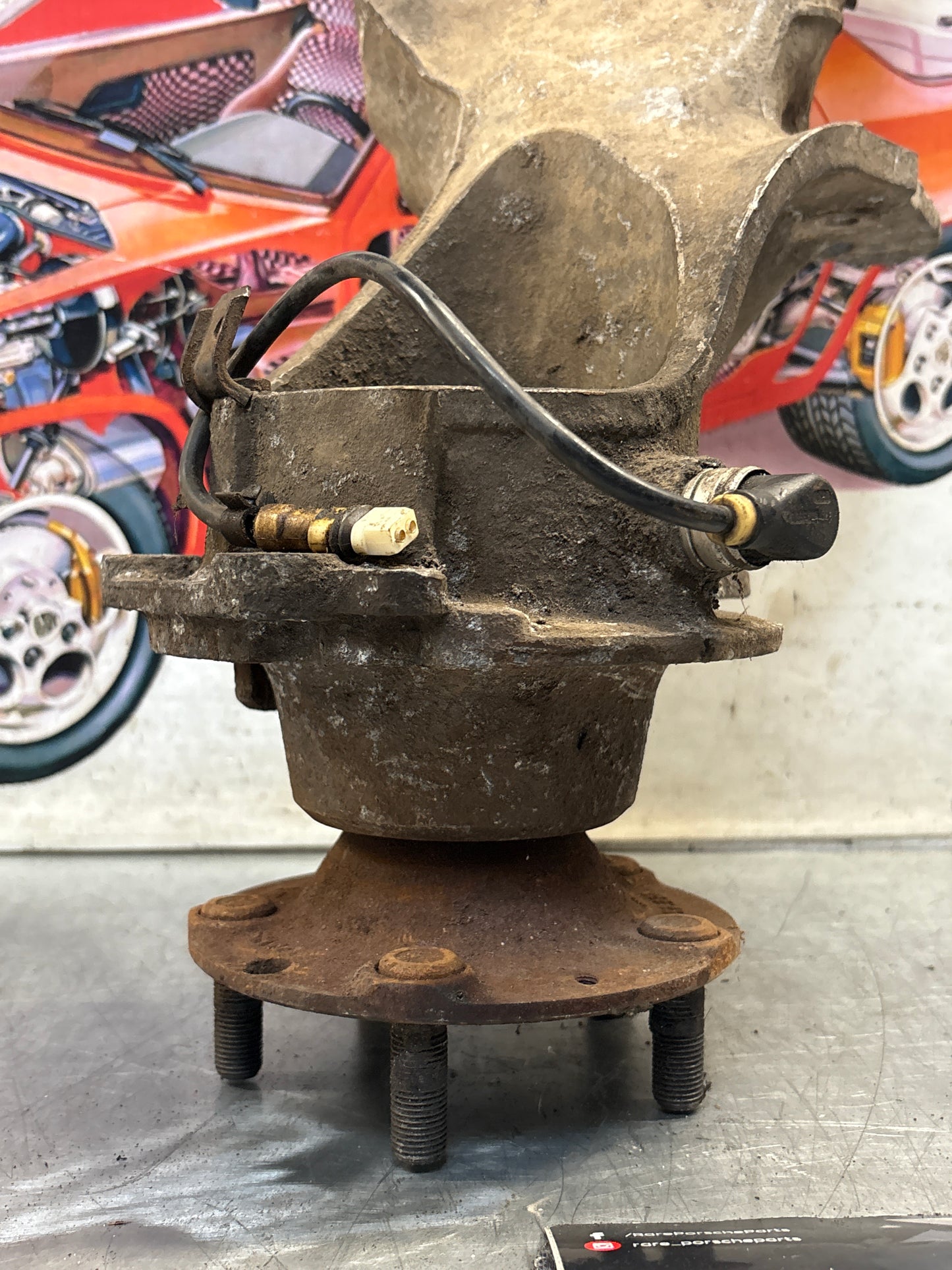 Porsche 944 alloy rear right trailing arm, used 95133151405 / 9513315144R used, with hubs