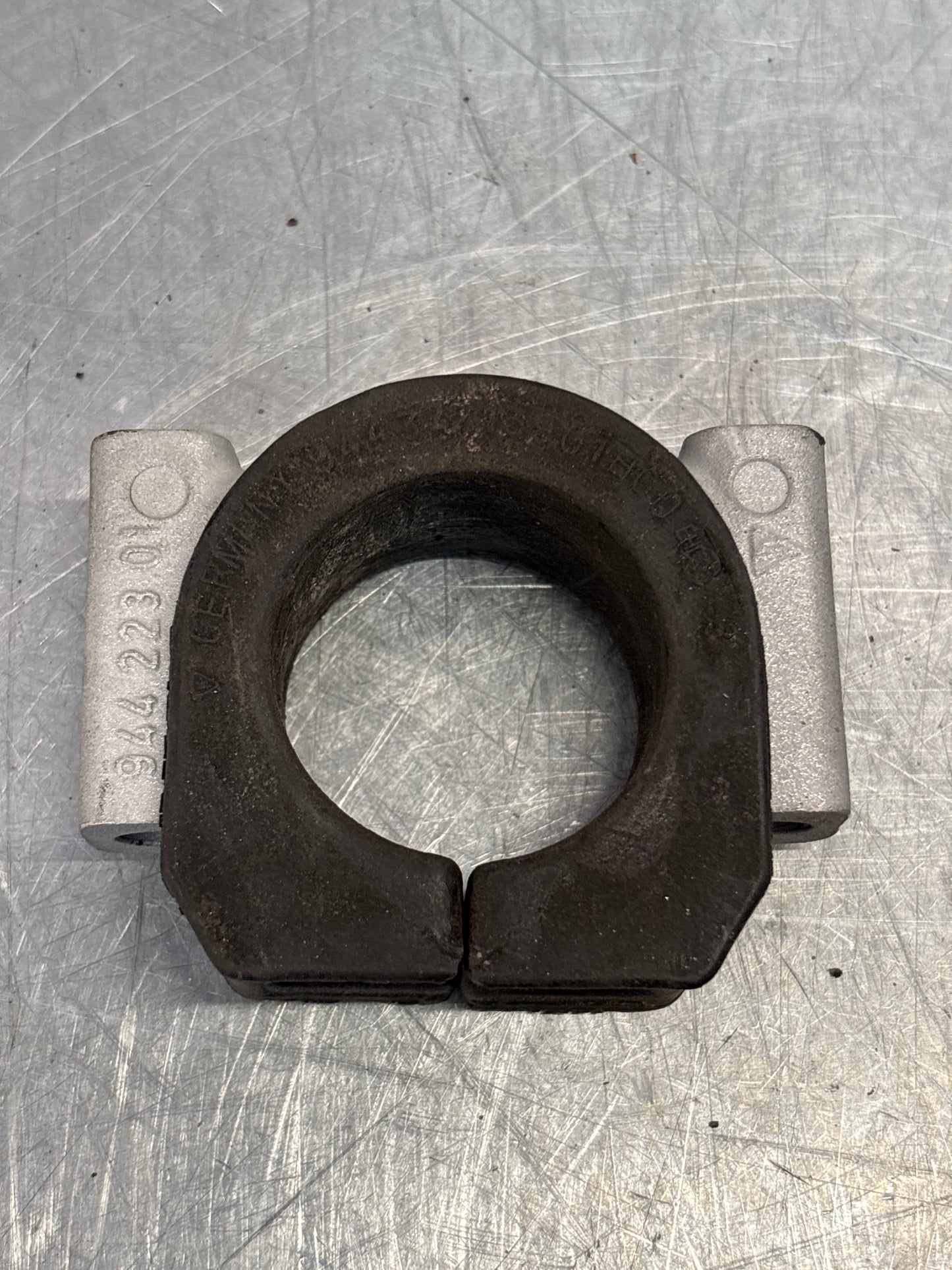 Porsche 944 steering rack clamp, refurbished 94434722301 / 94434713901