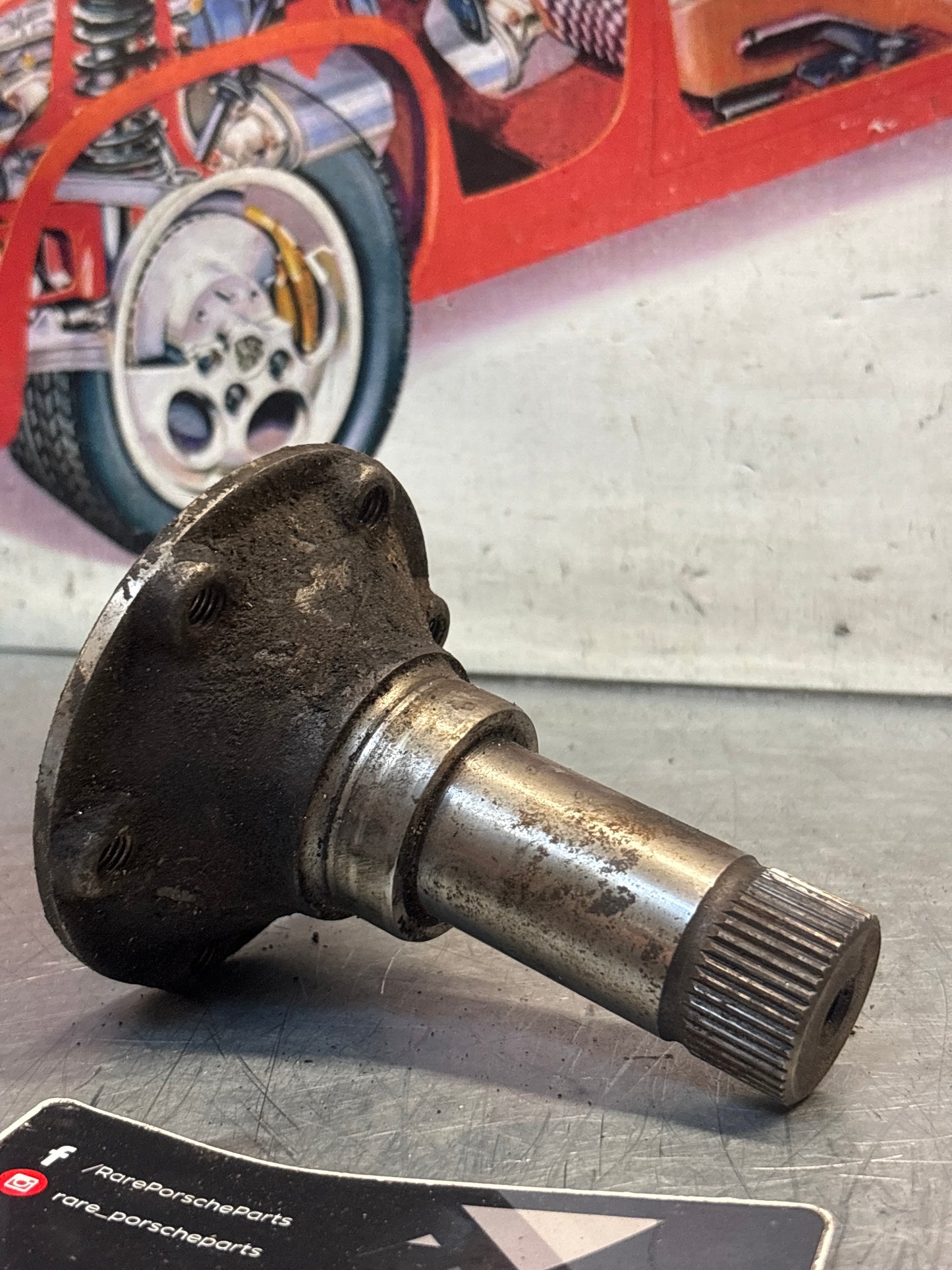 Porsche 928 early manual joint flange short spindle version, used 92833220600