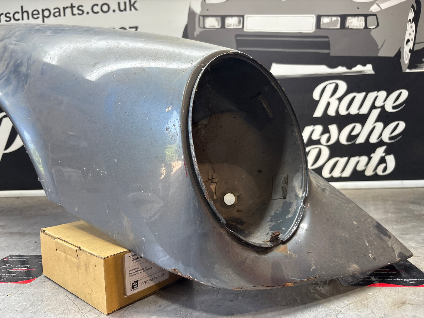 Porsche 911 964 front right wing, used