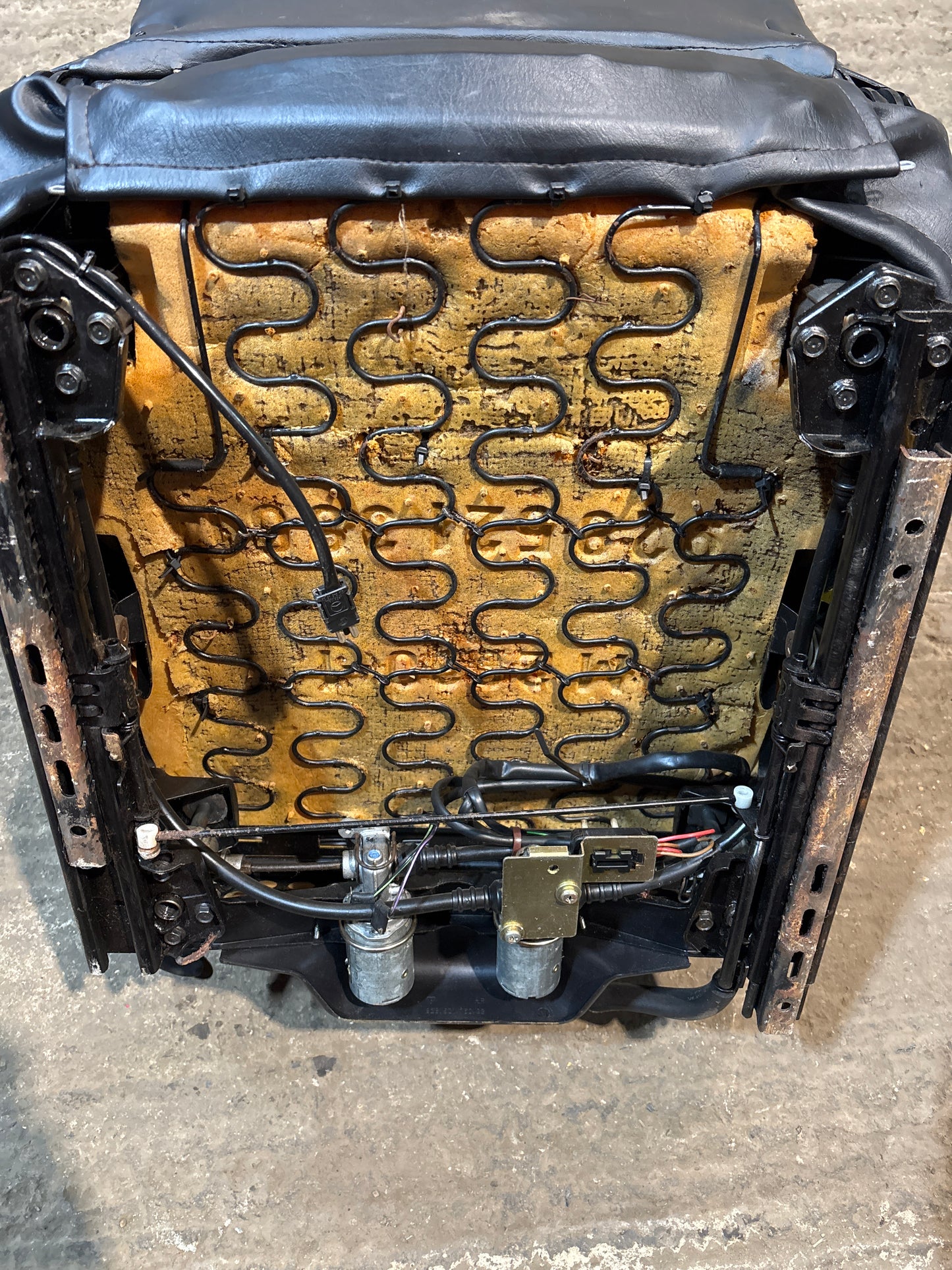 Porsche 944 black front right seat with Porsche scripted fabric