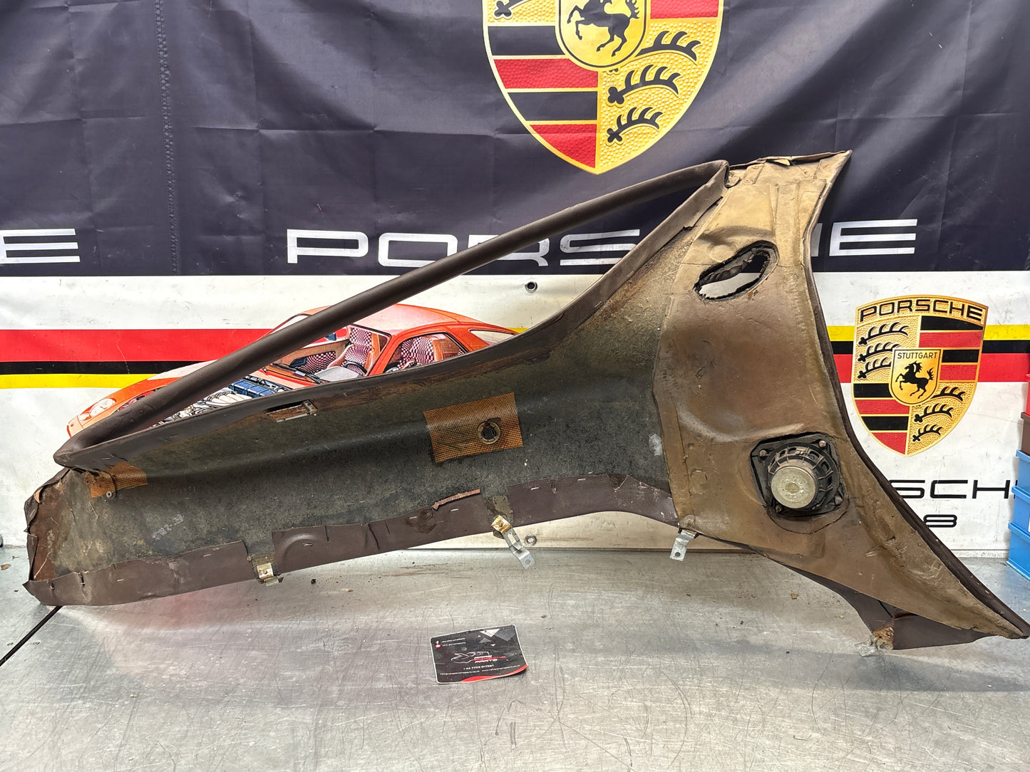 Porsche 928 early right side lower side trim panel, without loudspeaker, burgundy used 92855502202