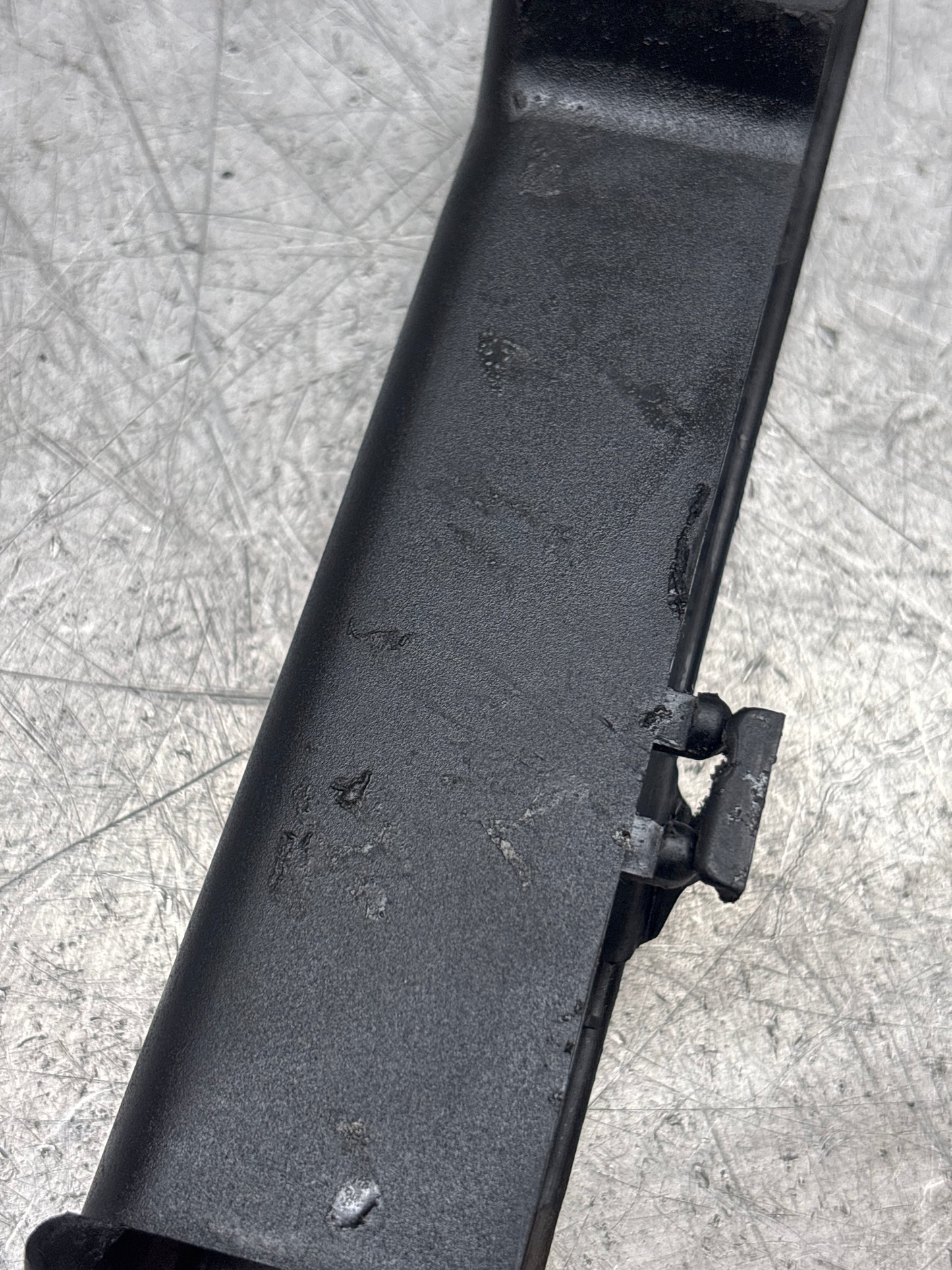 Rivestimento del coperchio del binario dell'iniettore del carburante Porsche 944 94460708102, usato