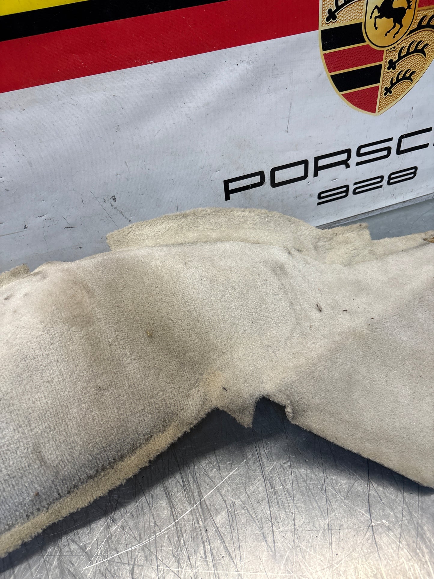 Porsche 924/944 -85.5 rear left side trim carpet, white, 944555083, used