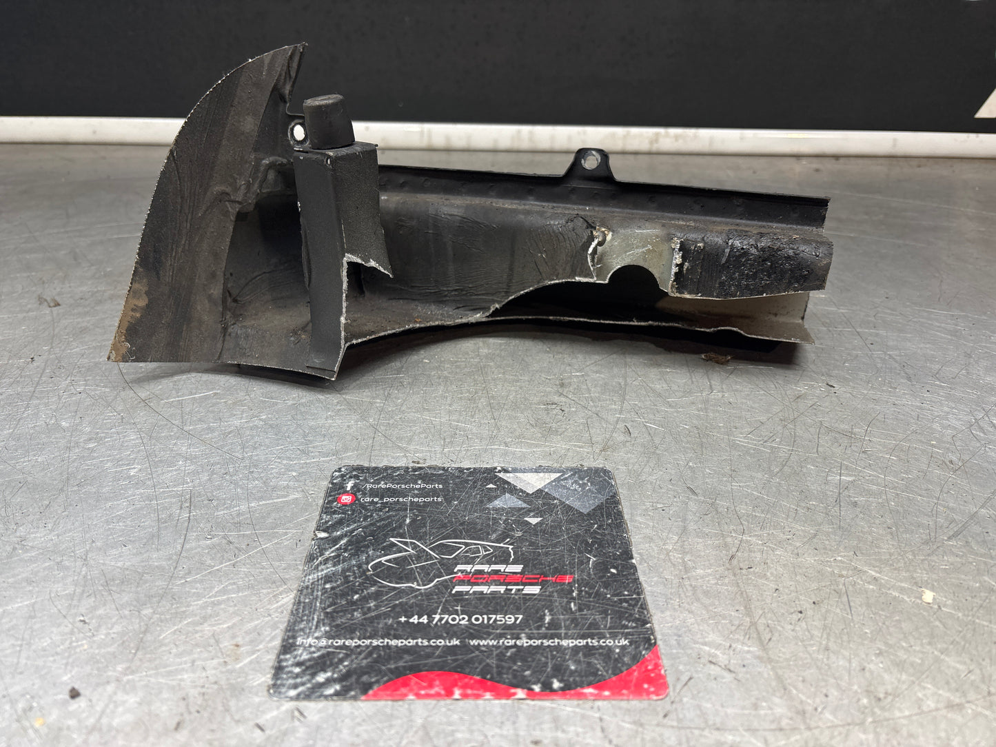 Porsche 924 944 Right rear fender corner cut, under light section