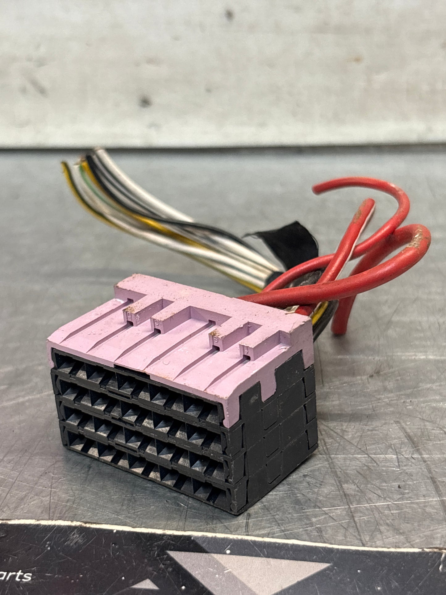 Porsche 944 85.5- fuse box pigtail, used pink 92861233502