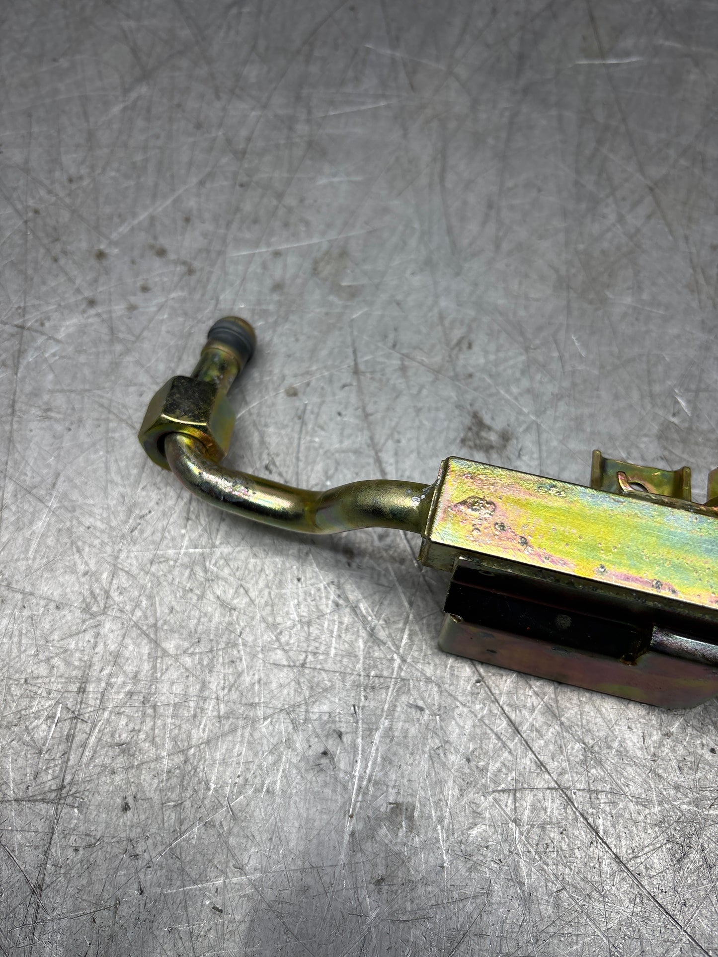 Porsche 928 S fuel rail, right, refurbished 92811008011