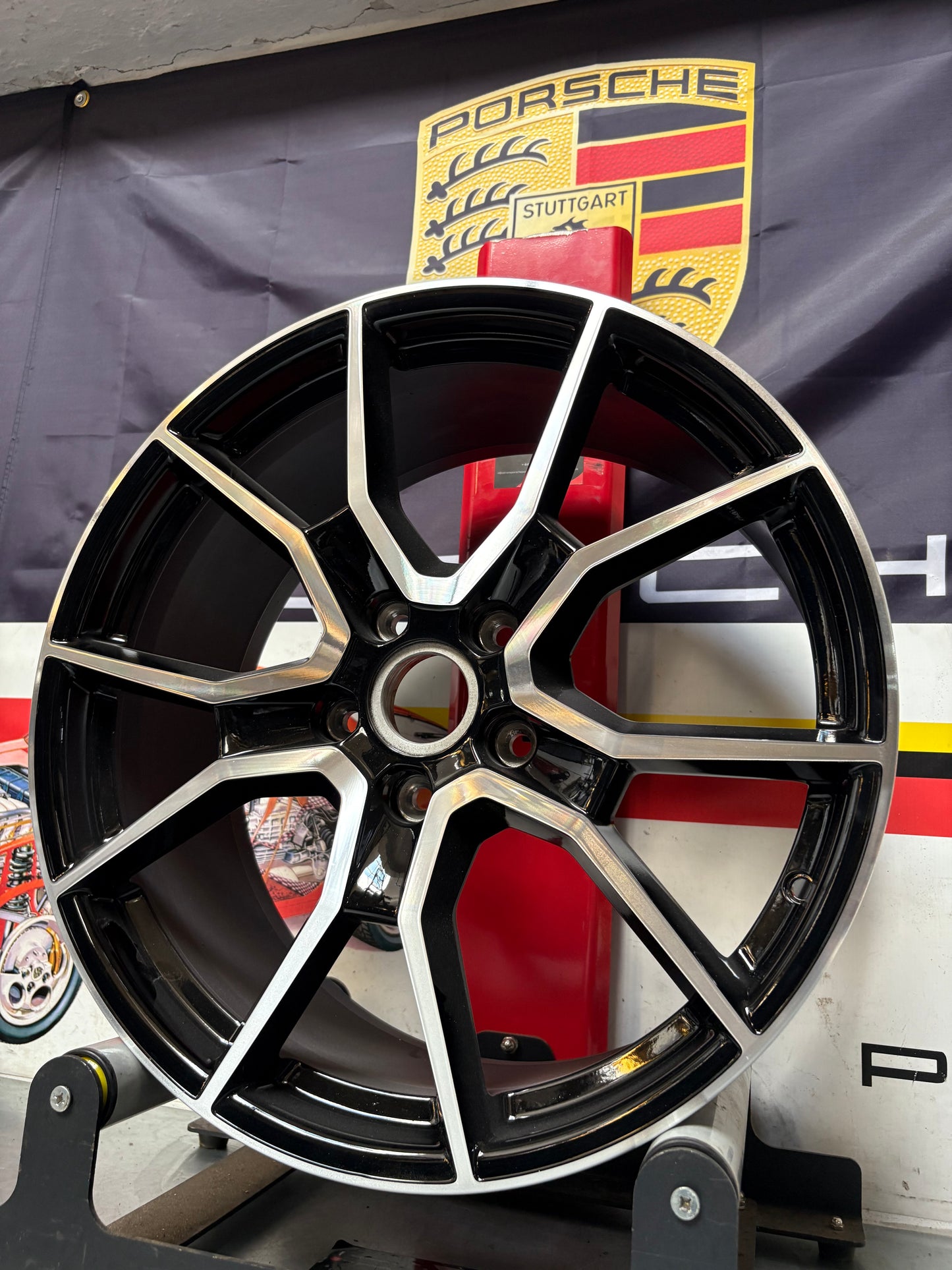 Porsche Taycan GTS 9.5Jx21” ET60 alloy wheel, 9J1601025BC, very nice condition, used