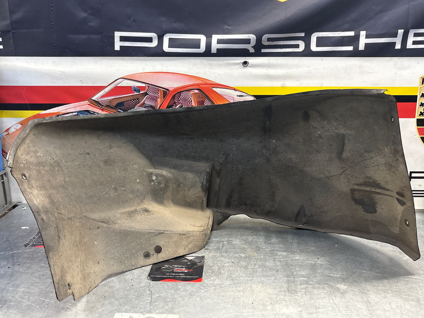 Porsche 928 wheel arch liner  Right 92850438205 Used