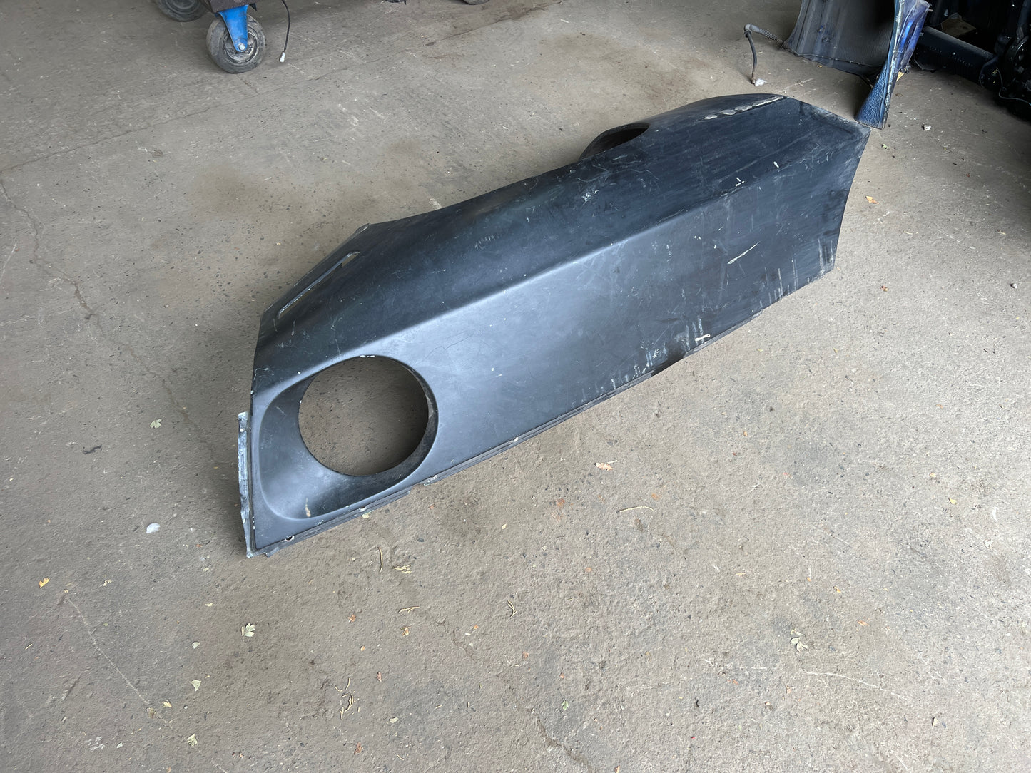 Porsche 928 -87 front right wing, used 92850301202