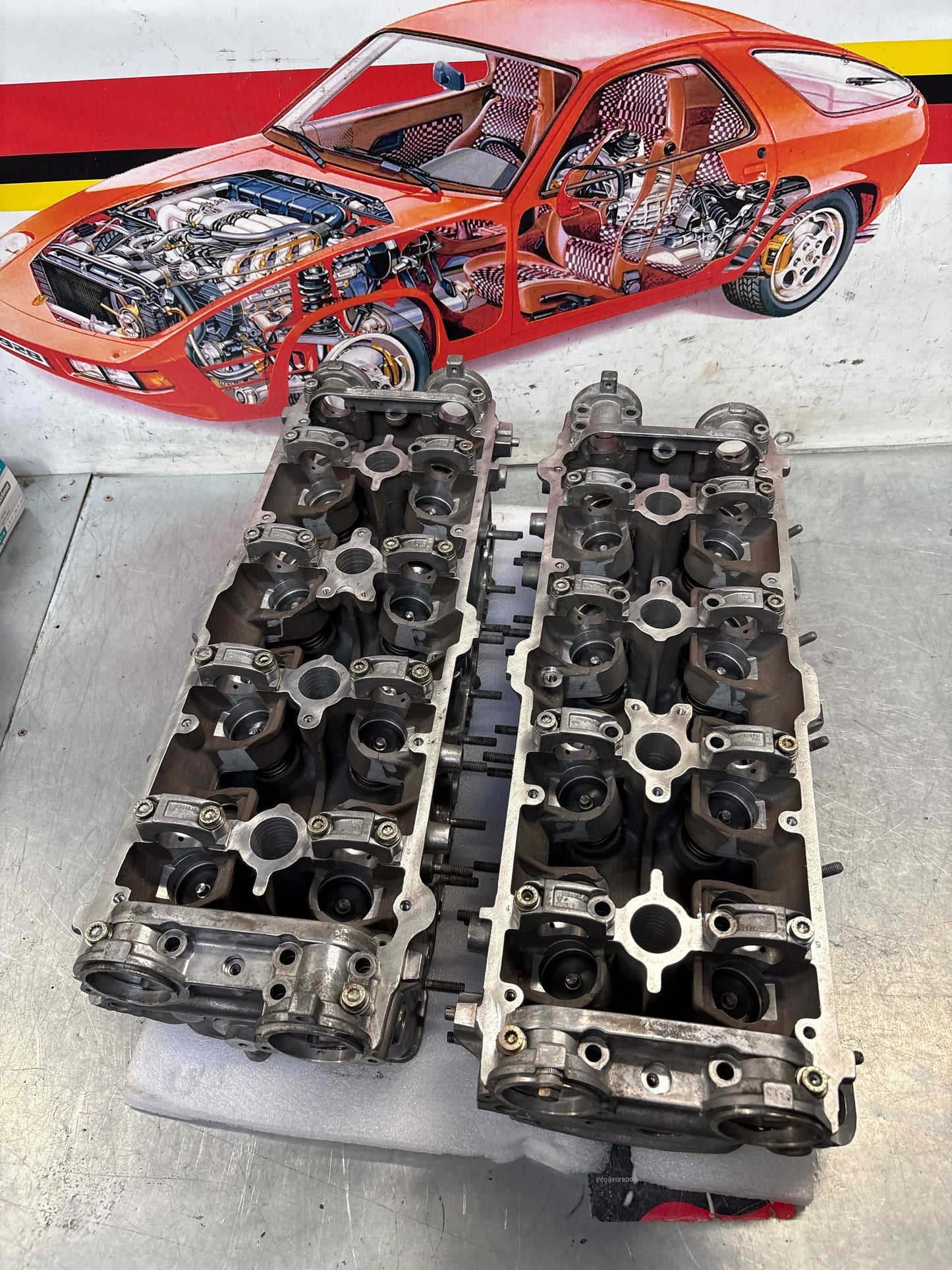 Porsche 928 S4 Pair of cylinder head, refurbished 9281044131R