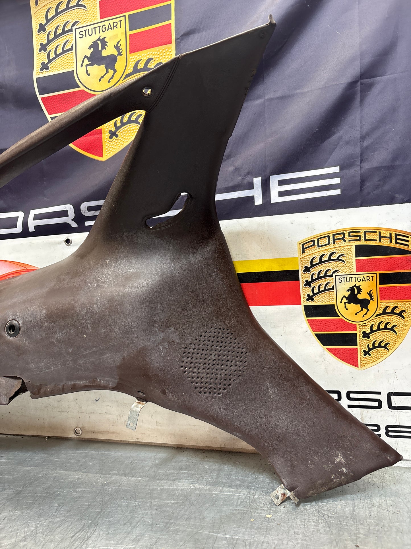 Porsche 928 early left side lower side trim panel, without loudspeaker, burgundy used 92855502102