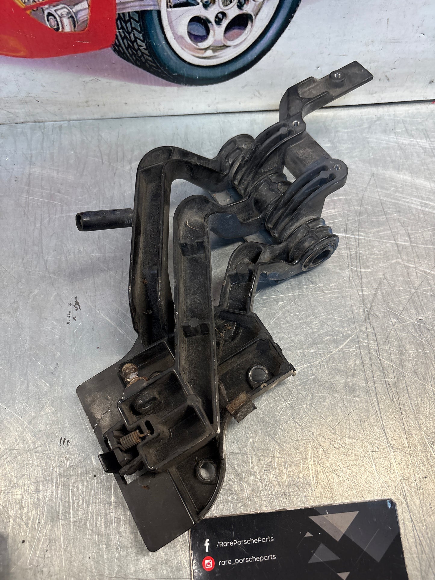 Porsche 968 left headlight hinge 94475057300 / 94475037700 / 94475057100 used