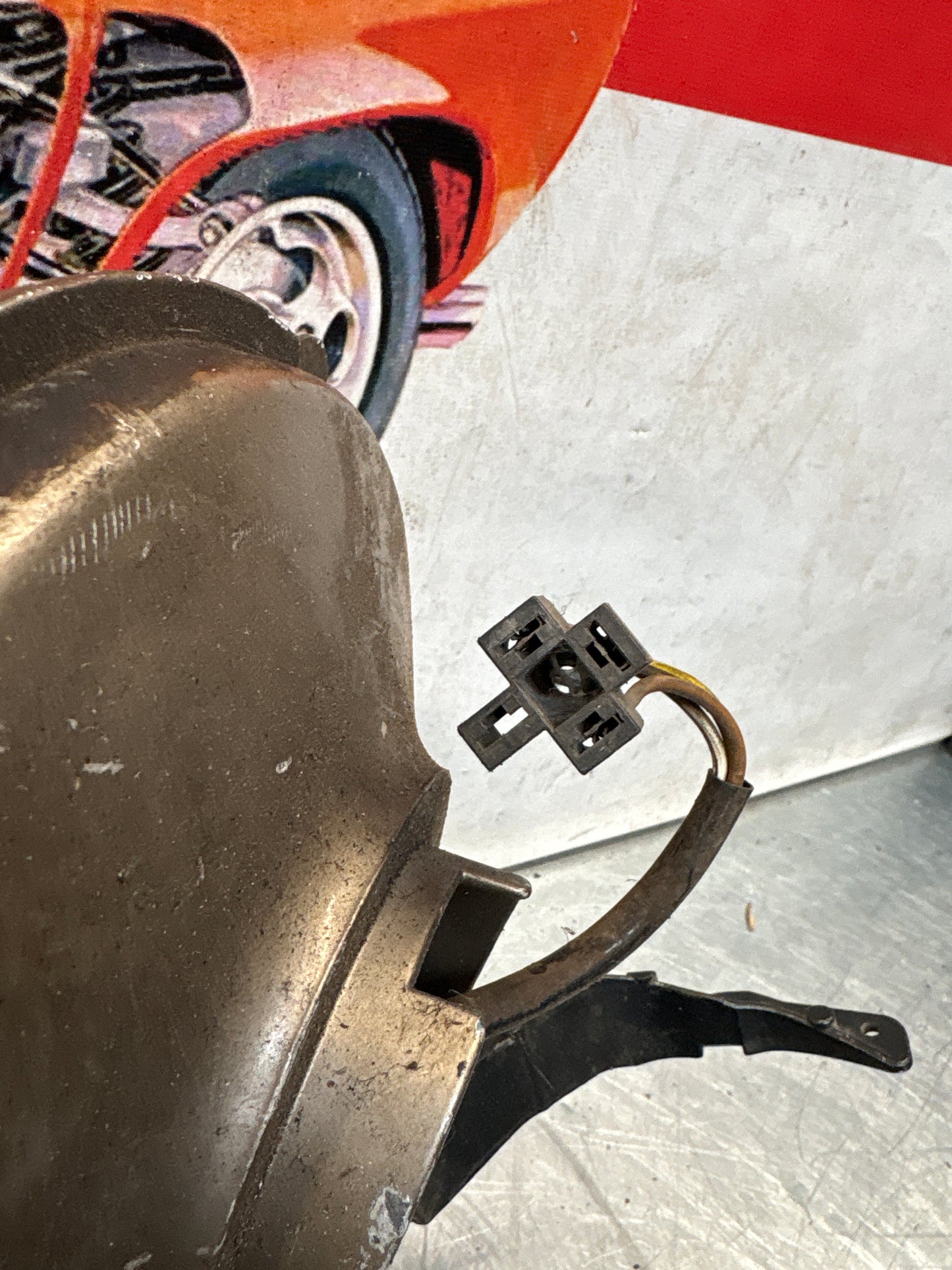 Porsche 928 right headlight swivel frame 92875024902 92875024302 used