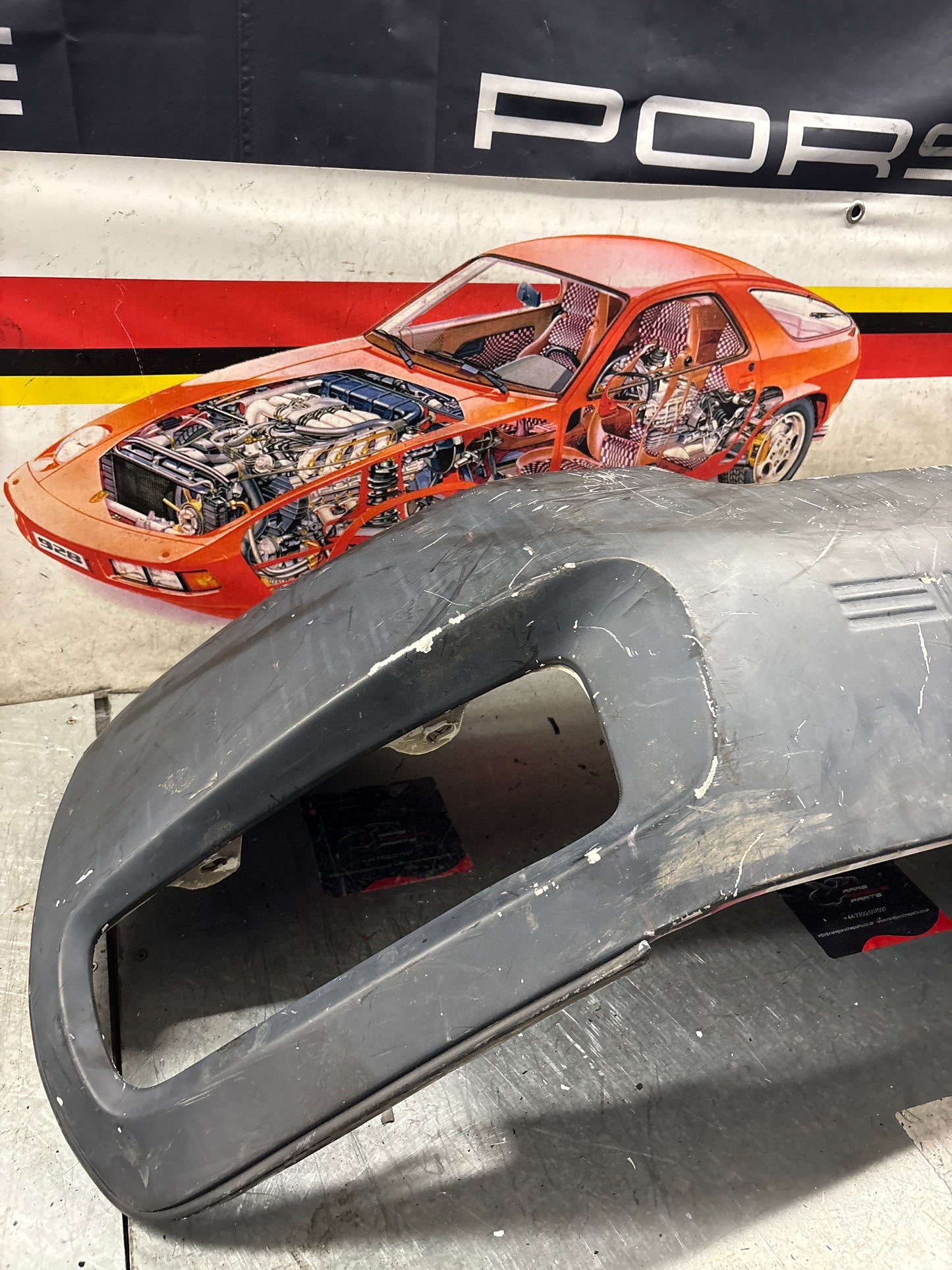 Porsche 928 rear bumper, used 92850502303 / 474181