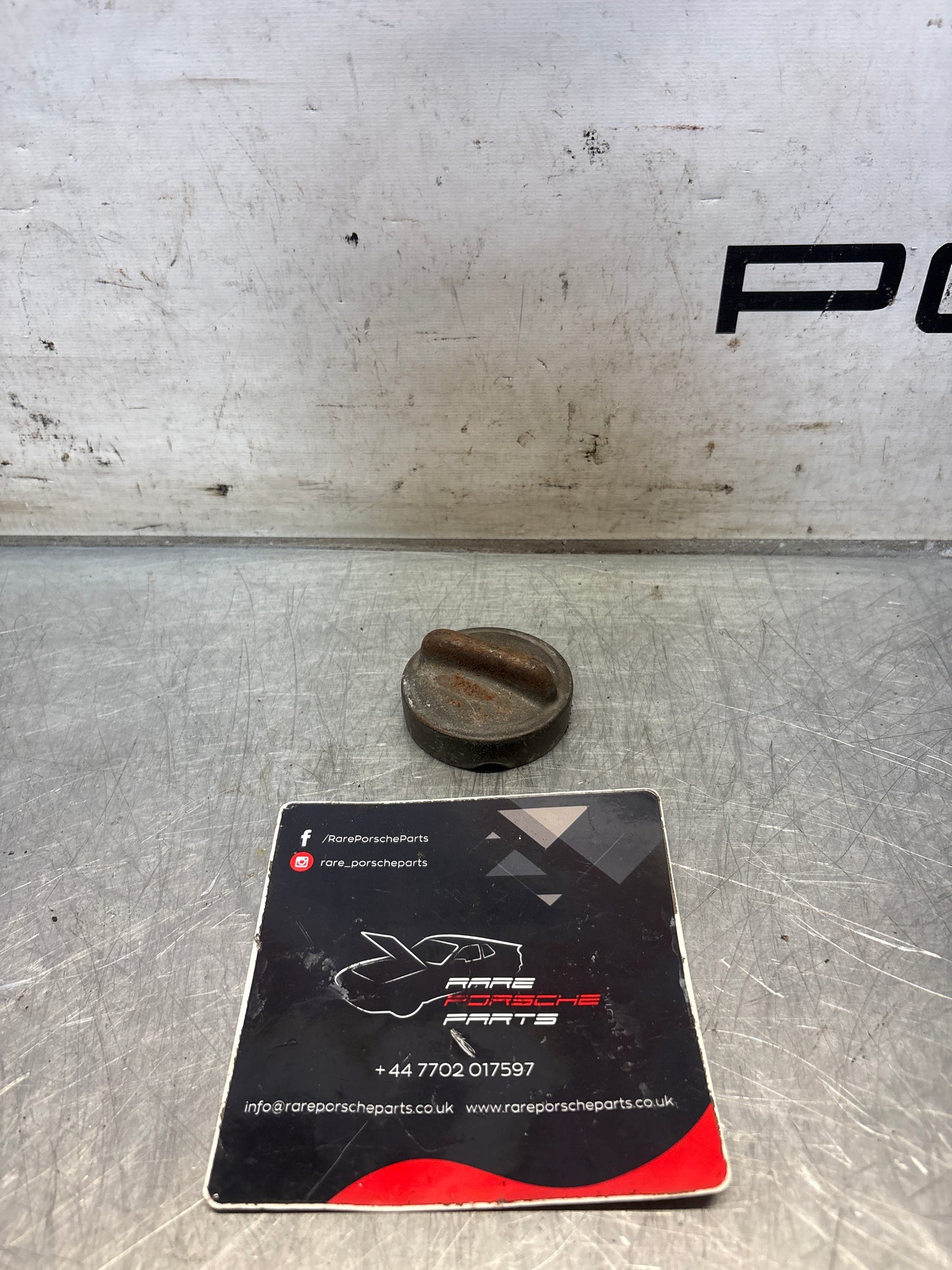 Porsche 911 F fuel tank cap, used 90120127100
