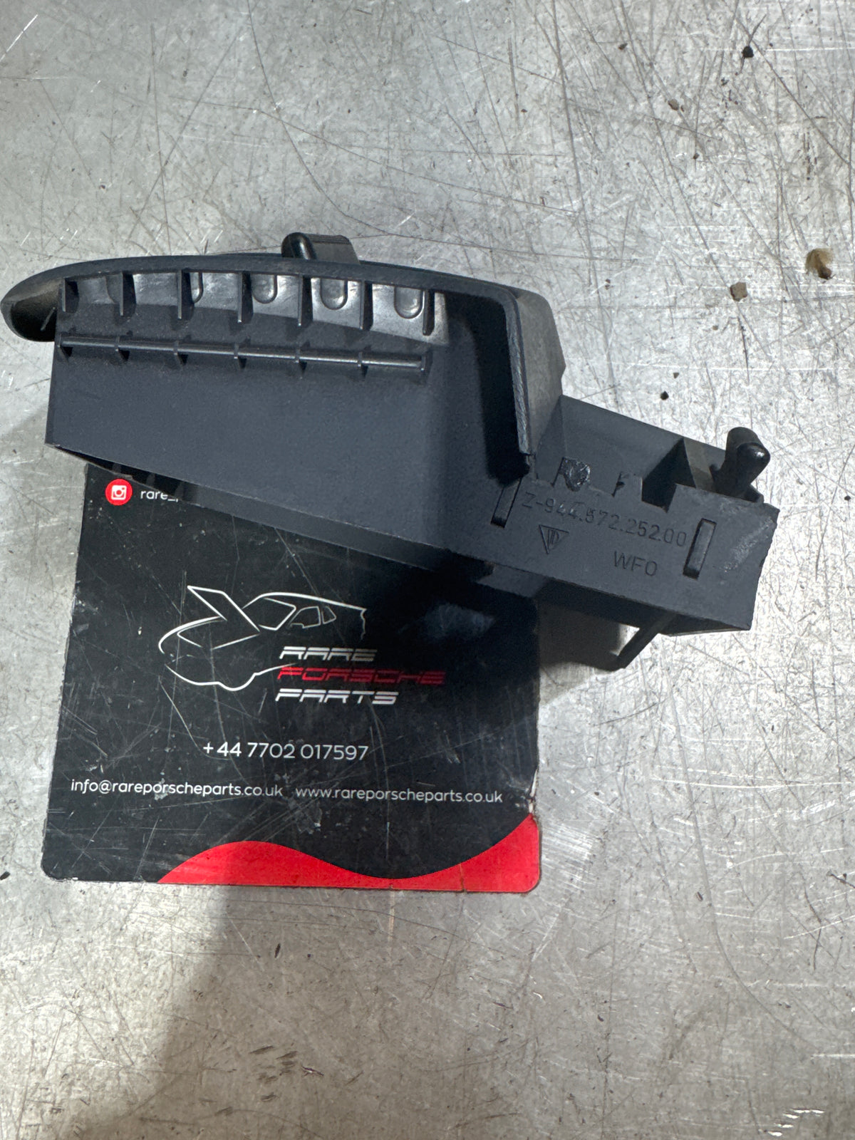Porsche 944 Marine Blue Left Interior dash air vent. 94457225200. 944 527 251200 used