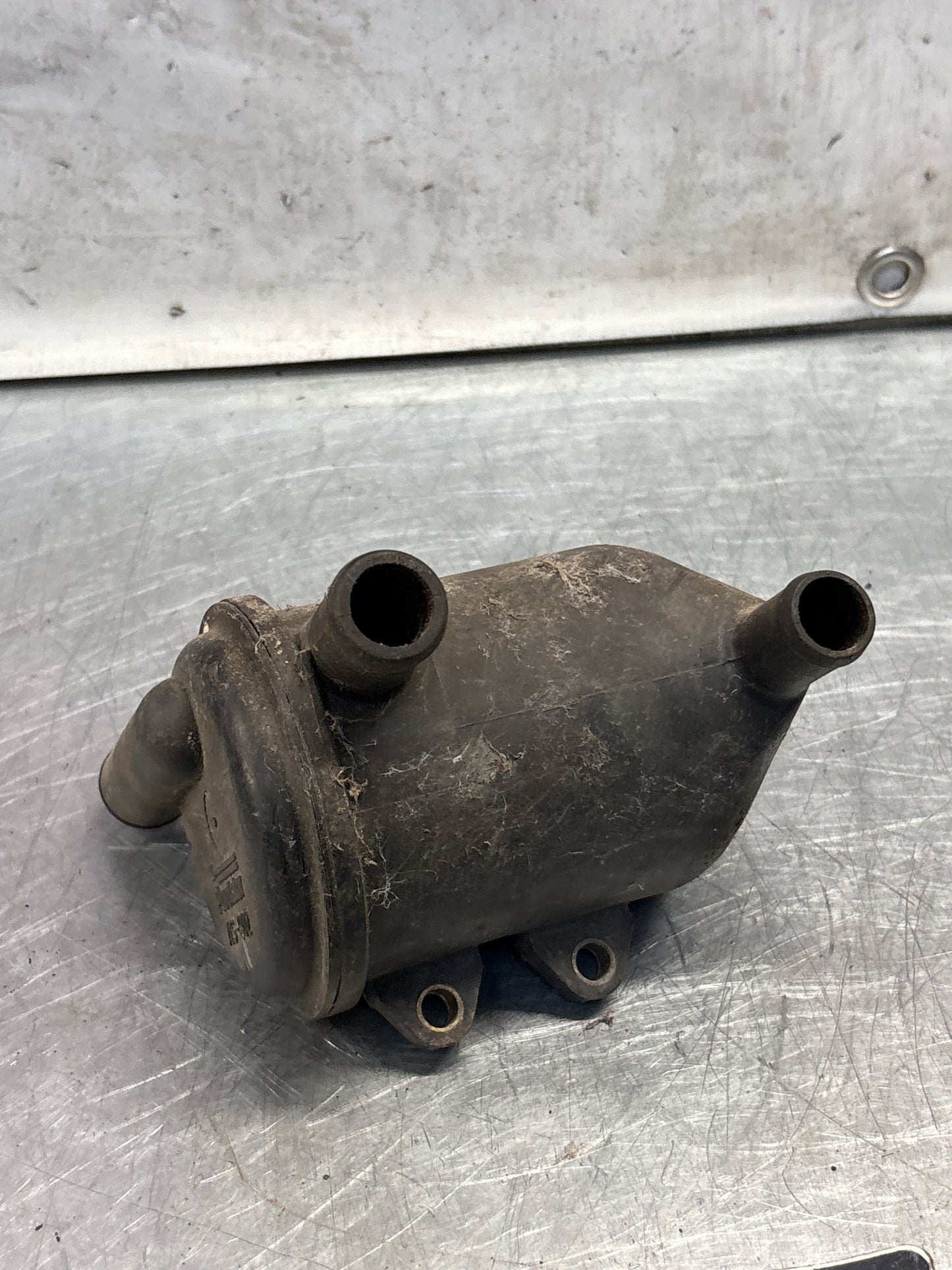 Porsche 924 turbo oil air separator 931107221 used Purolator