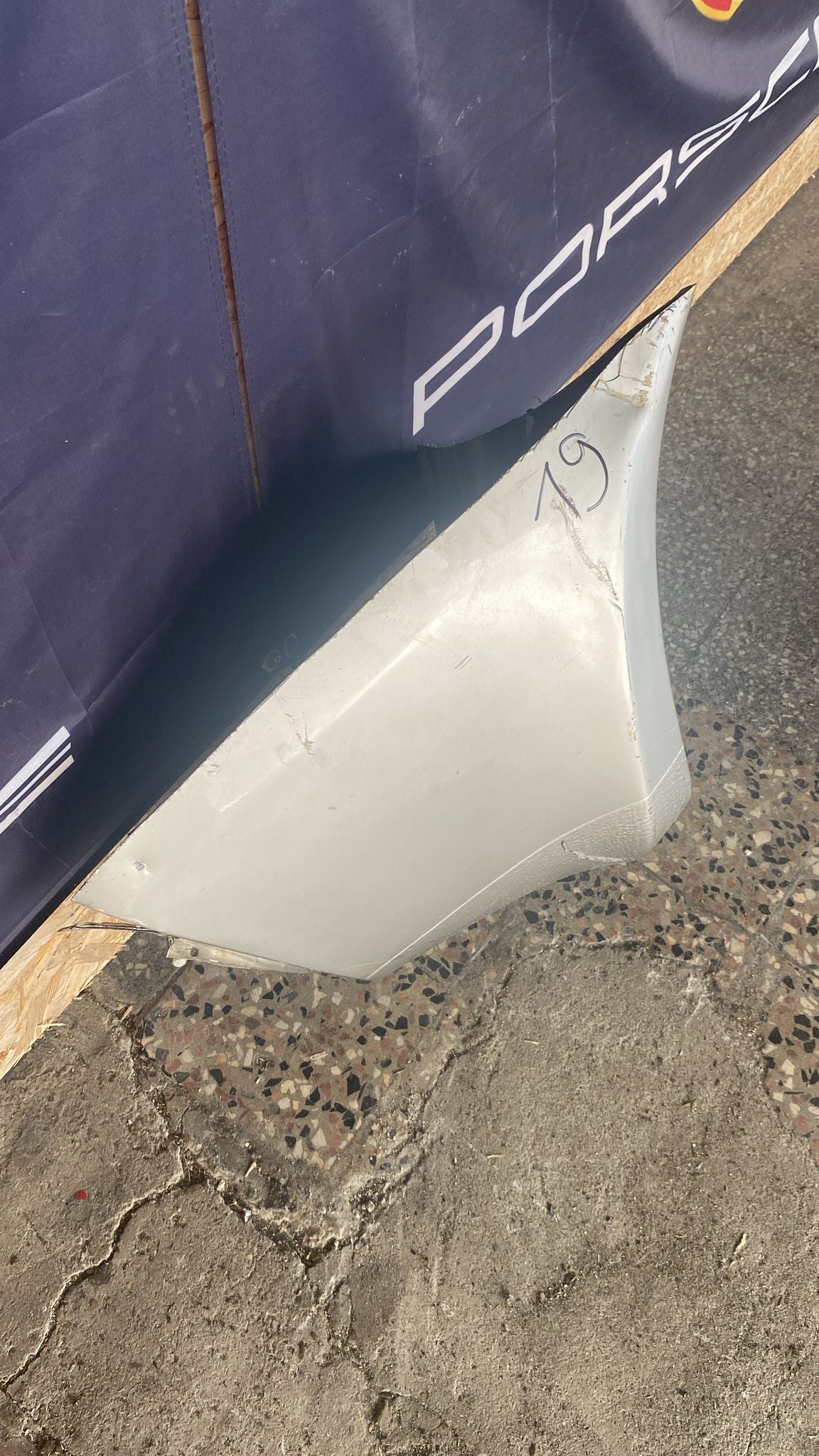 Porsche 944 Right rear fender cut, rear corner 94450390403
