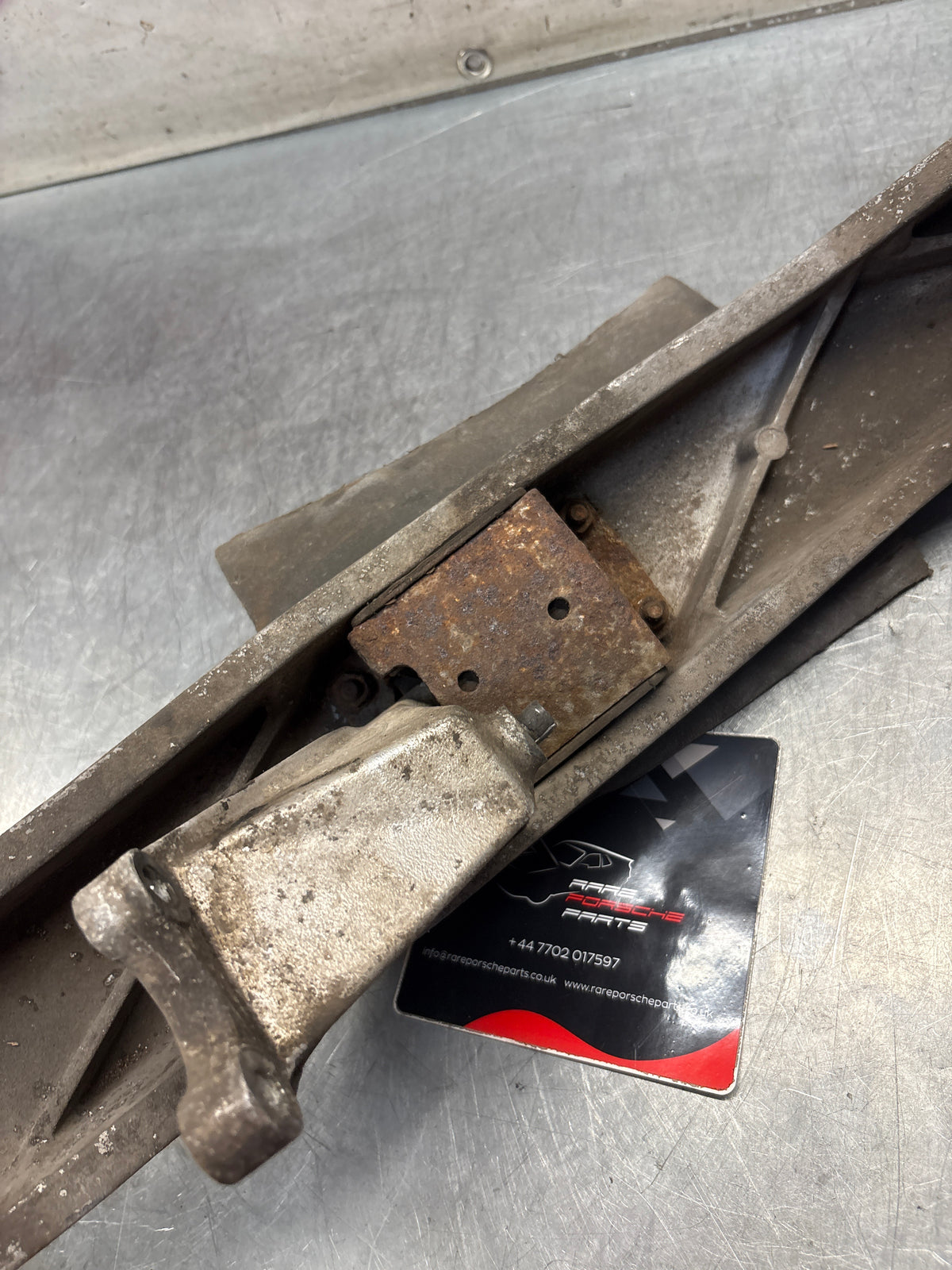 Porsche 968 transmission carrier, used 94437502406